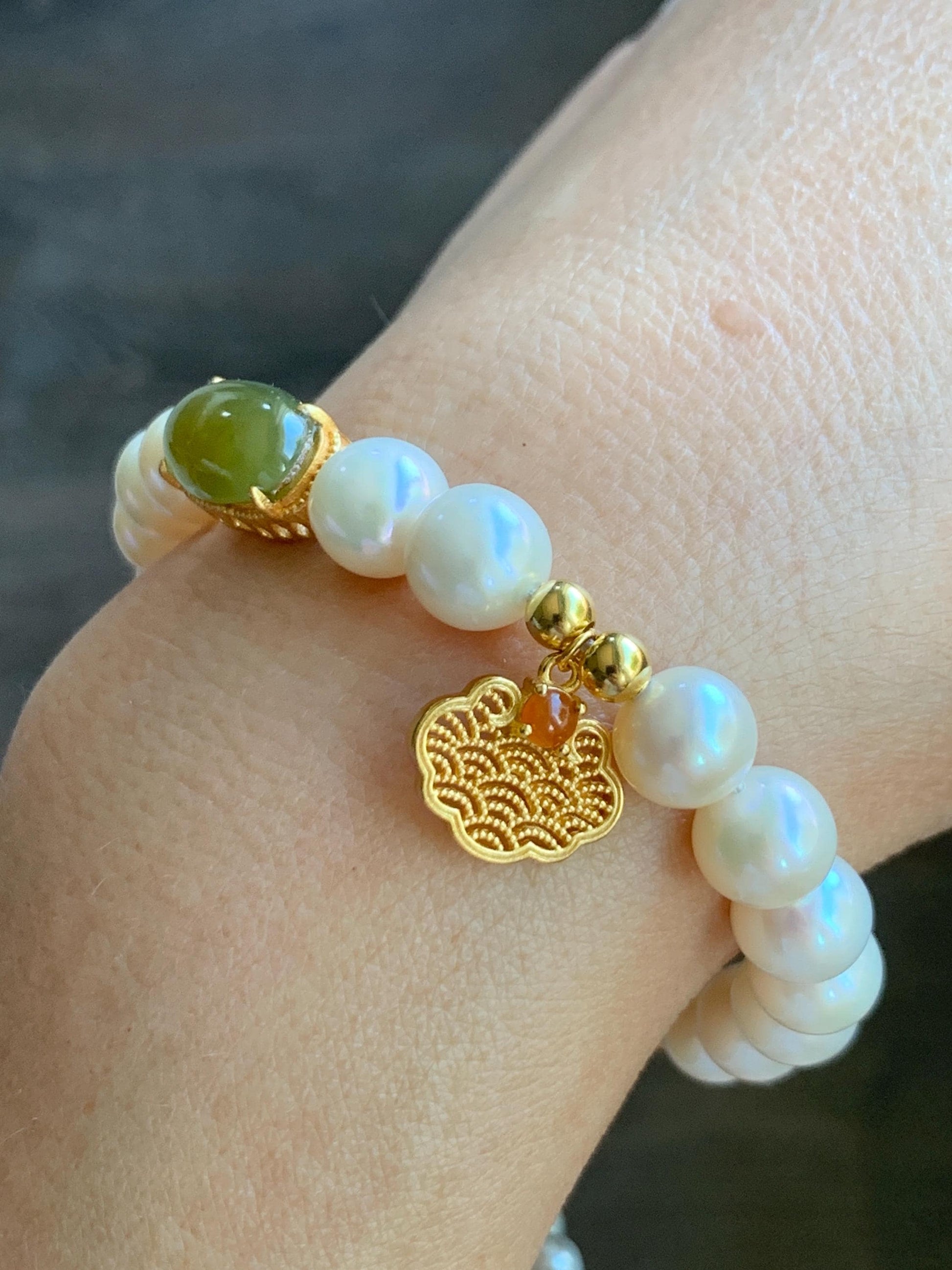 Natural Freshwater All-Nacre Pearls Grade A Icy Translucent Olive Green Jadeite Beaded Bracelet Sterling Silver 7" 天然淡水无核珍珠冰茶黄翡翠手串 WHZ679