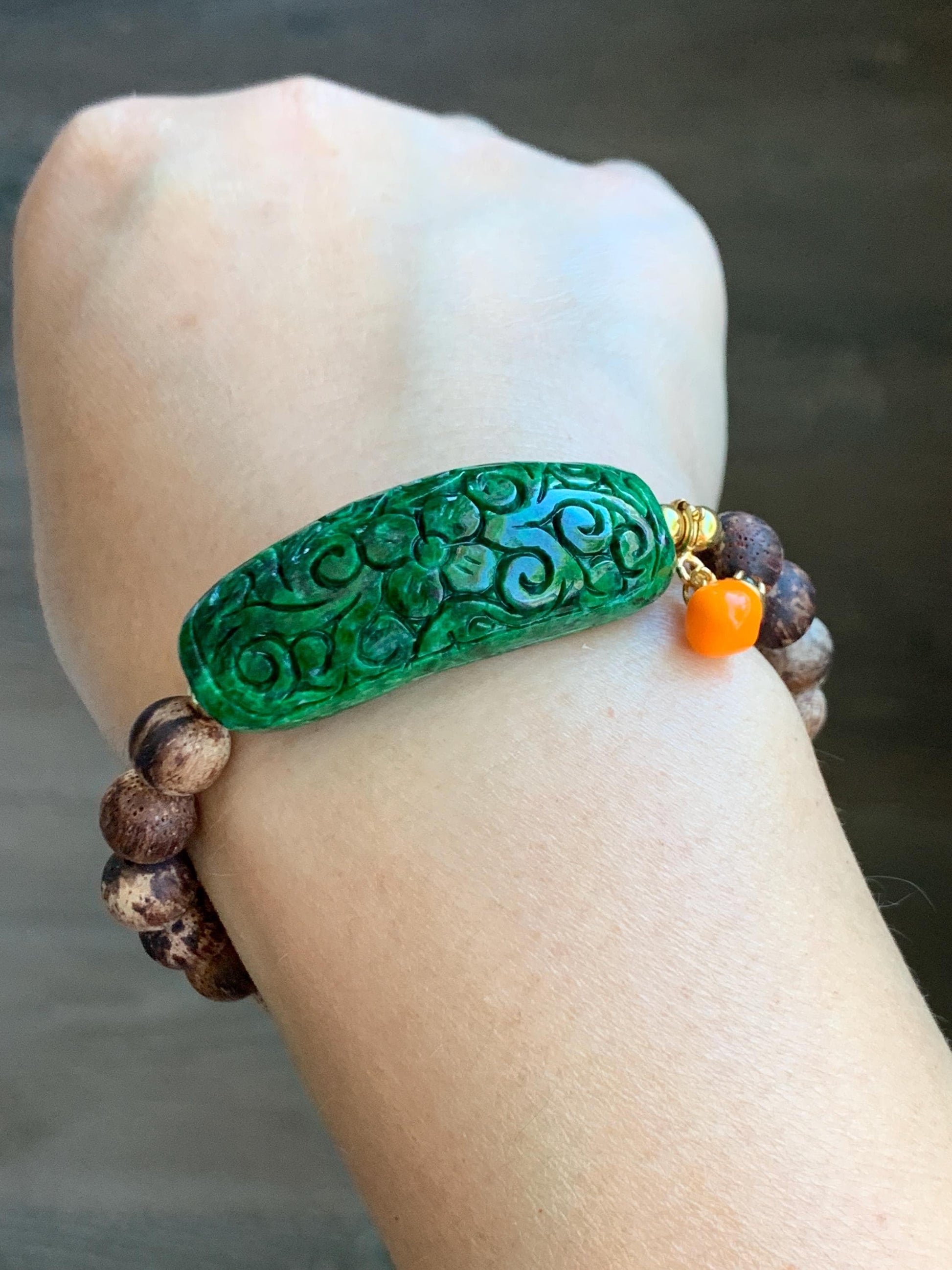 Certified Natural Grade A Vibrant Green Jadeite Engraved Cuff Wood Beads Beaded Bracelet Sterling Silver 7" 17g 天然辣绿花青翡翠仿古雕手牌降真香手串 8743