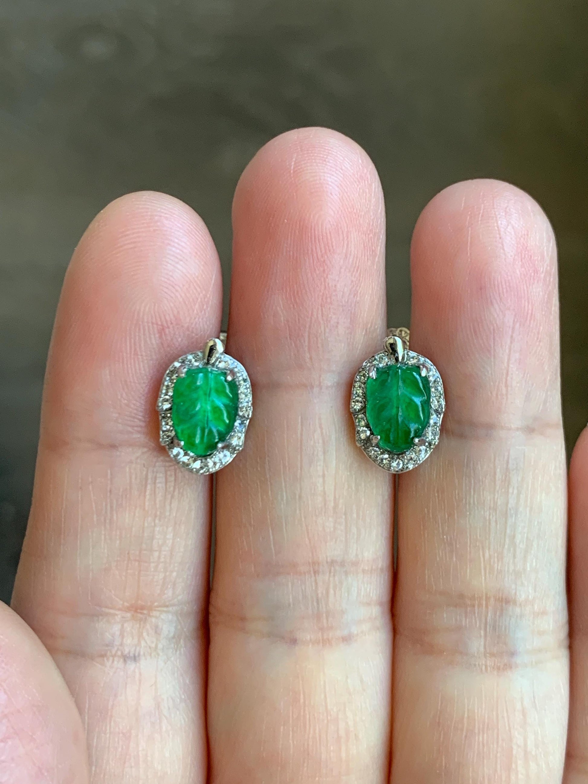 Natural Guatemalan Grade A Icy Translucent Vibrant Green Jade Jadeite Petite Leaf Stud Earrings Sterling Silver 天然冰危绿翡翠迷你叶子镶嵌耳钉 XWY66A