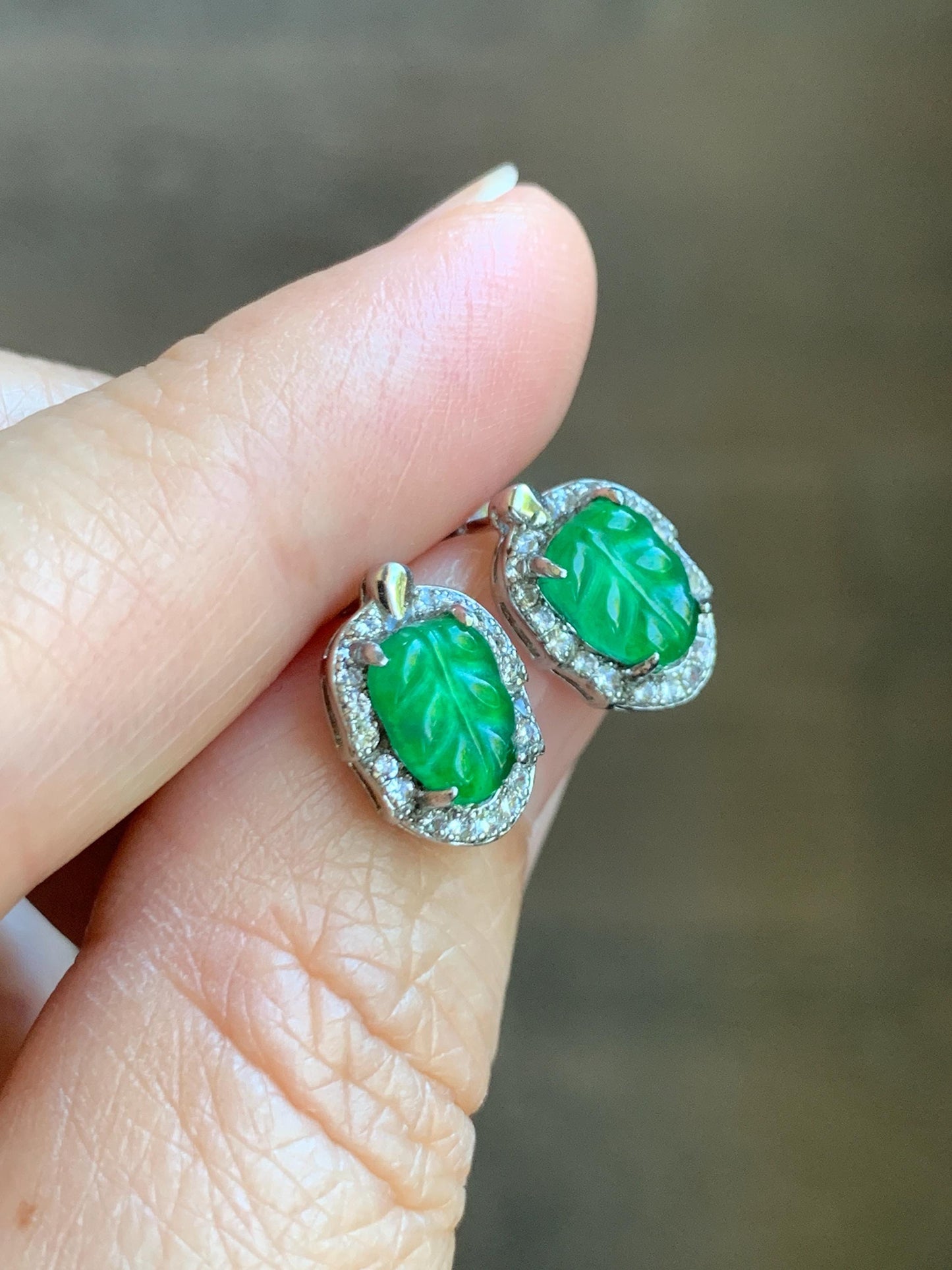 Natural Guatemalan Grade A Icy Translucent Vibrant Green Jade Jadeite Petite Leaf Stud Earrings Sterling Silver 天然冰危绿翡翠迷你叶子镶嵌耳钉 XWY66A