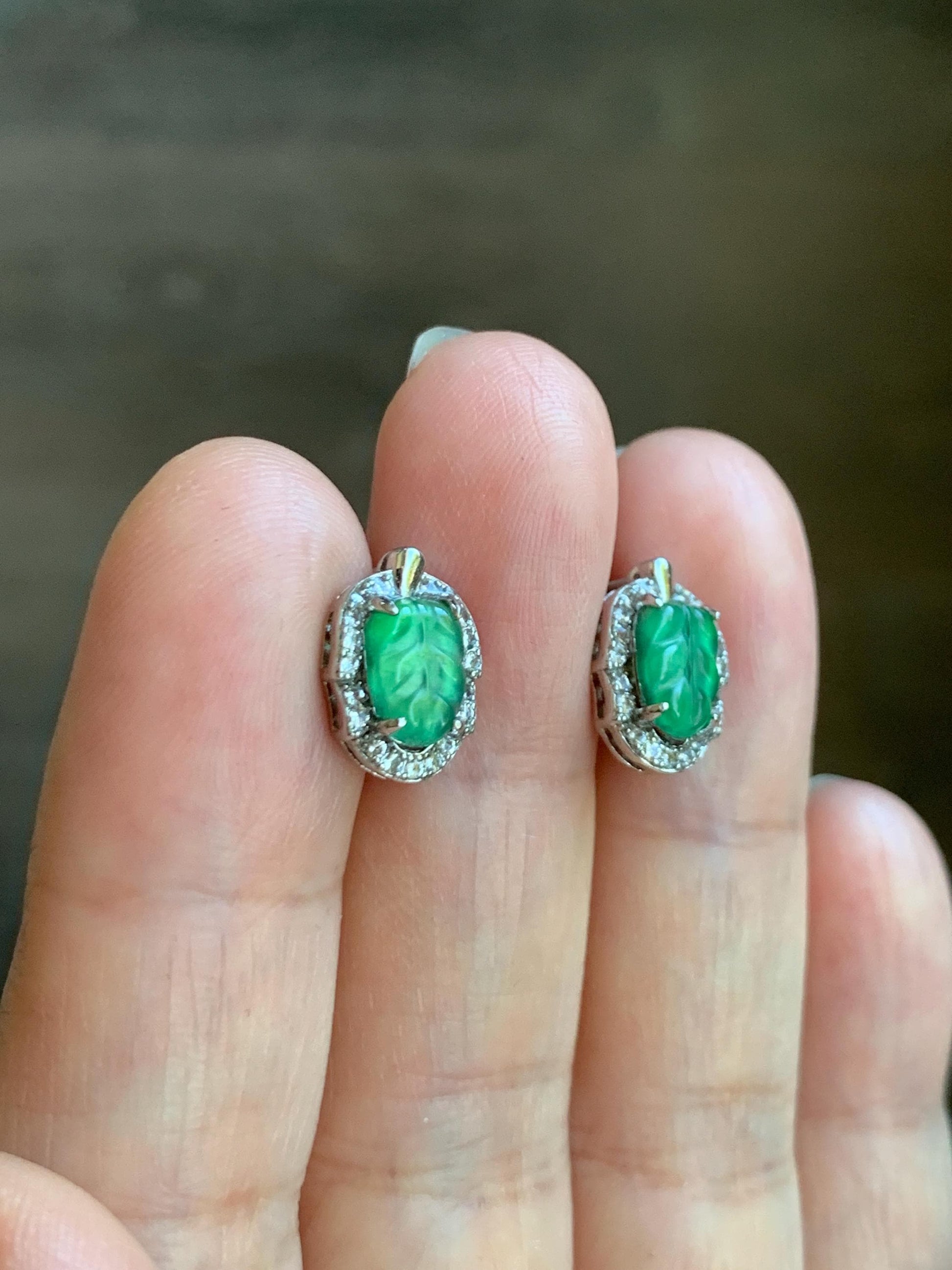Natural Guatemalan Grade A Icy Highly Translucent Green Jade Jadeite Petite Carved Leaf Stud Earrings Sterling Silver 天然冰危绿翡翠迷你叶子镶嵌耳钉 XWY66B