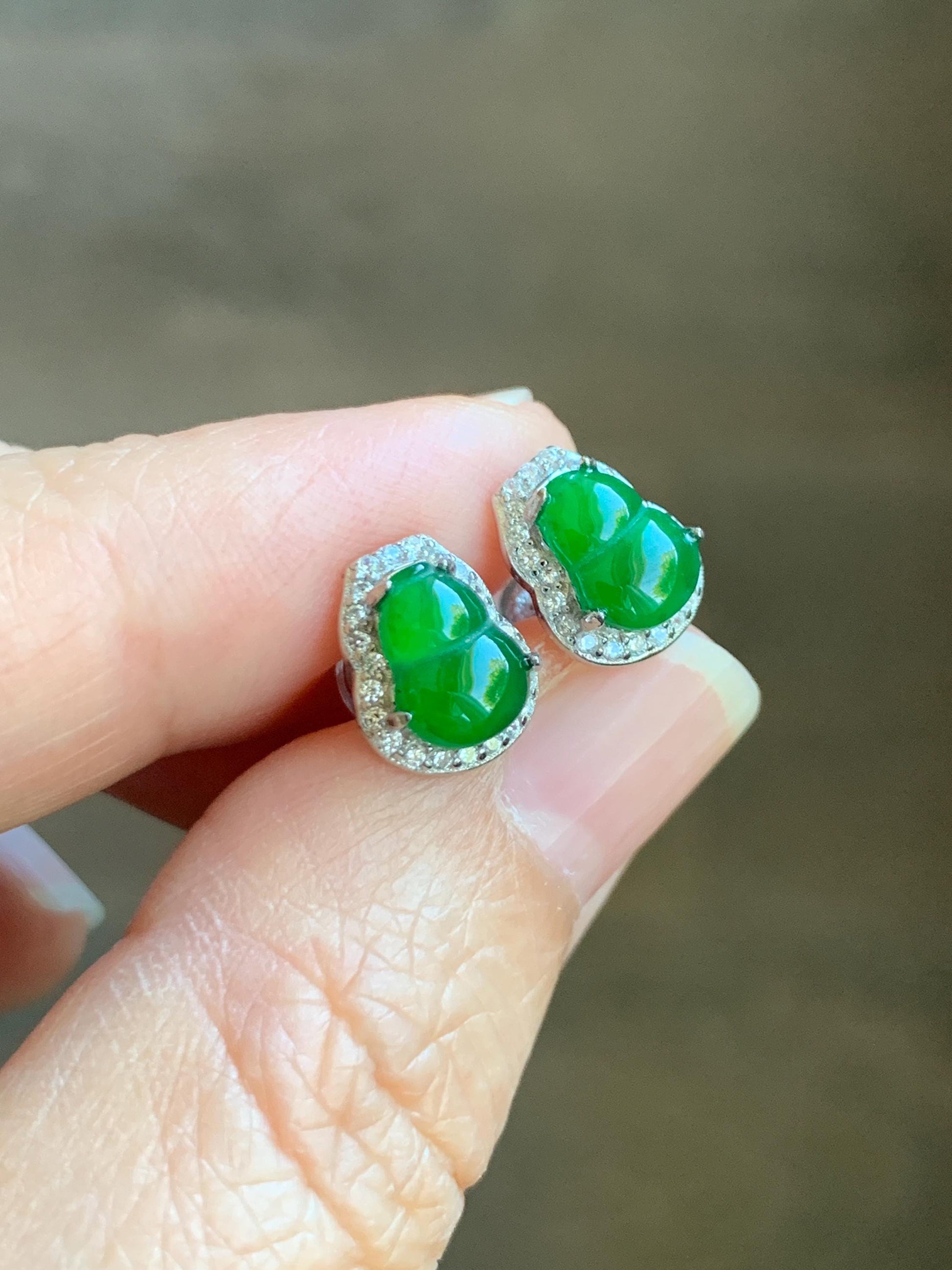 Natural Guatemalan Grade A Icy Translucent Vibrant Green Jade Jadeite Gourd Hulu Stud Earrings Sterling Silver 天然冰危绿翡翠葫芦镶嵌耳钉 YLH96