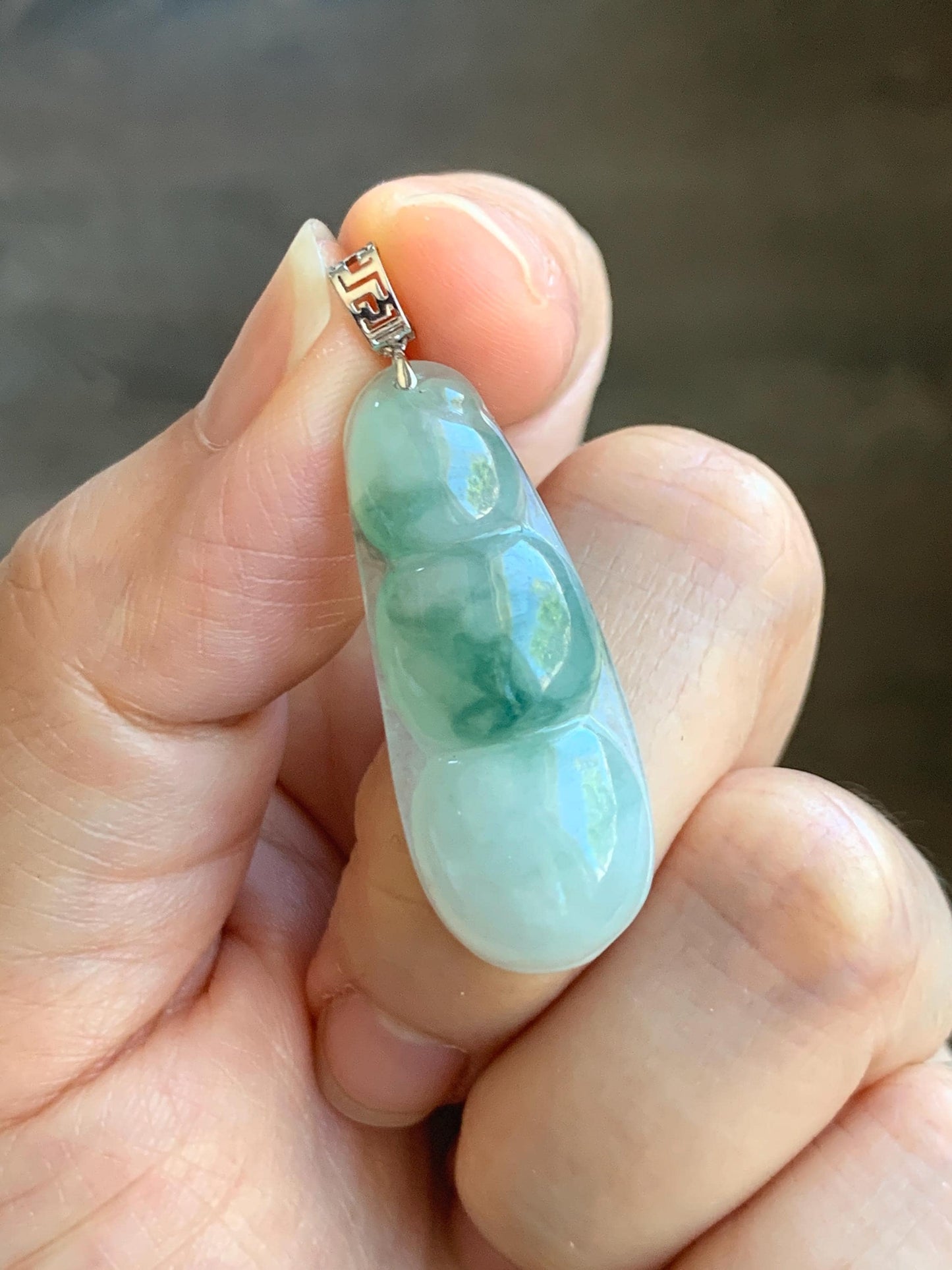 Natural Grade A Icy Translucent Light Green Marbled Jade Jadeite Carved Lucky Peapod Pendant 18K White Gold 5g 天然冰飘花翡翠福豆镶嵌吊坠 MDD230A
