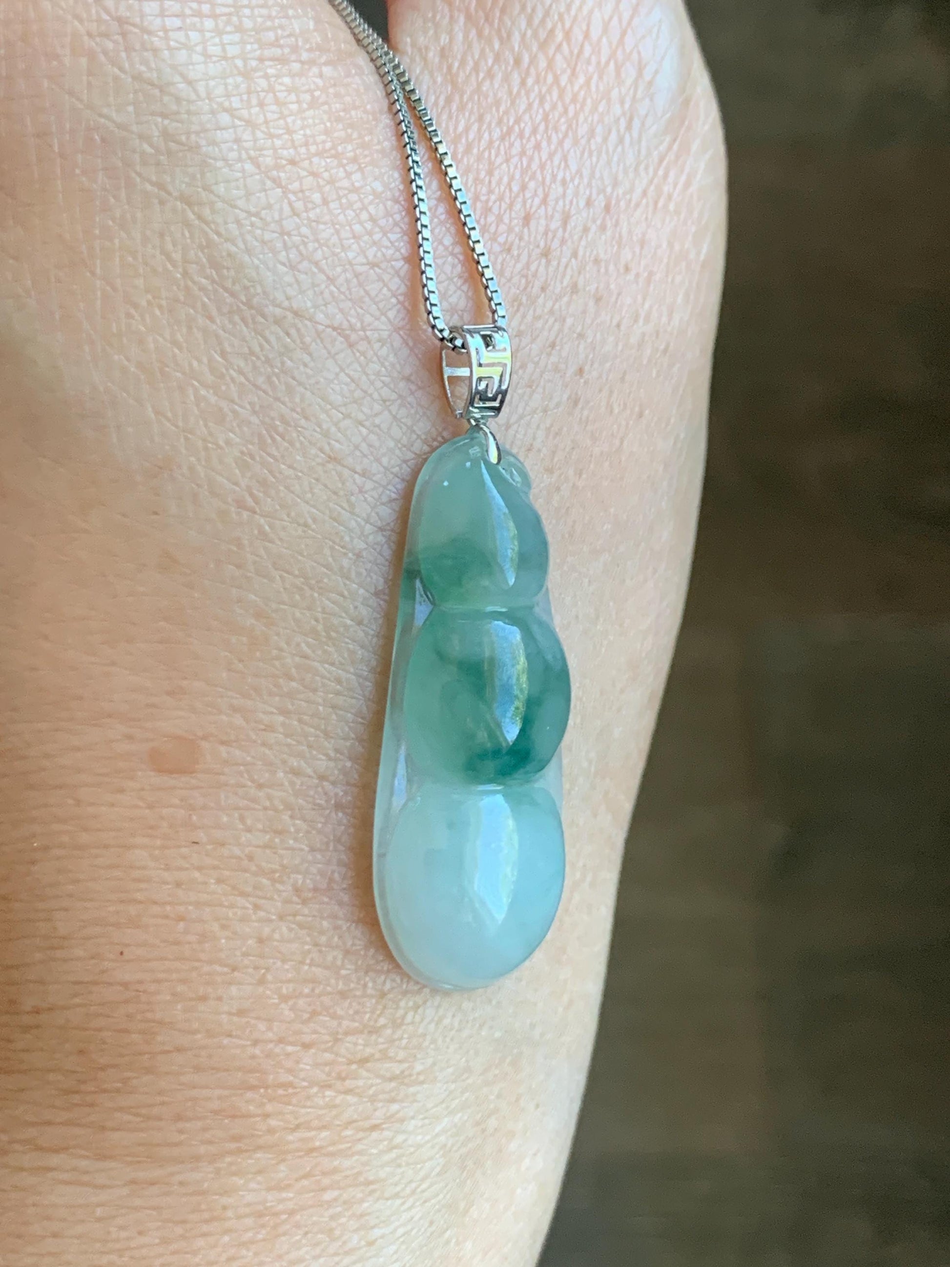 Natural Grade A Icy Translucent Light Green Marbled Jade Jadeite Carved Lucky Peapod Pendant 18K White Gold 5g 天然冰飘花翡翠福豆镶嵌吊坠 MDD230A