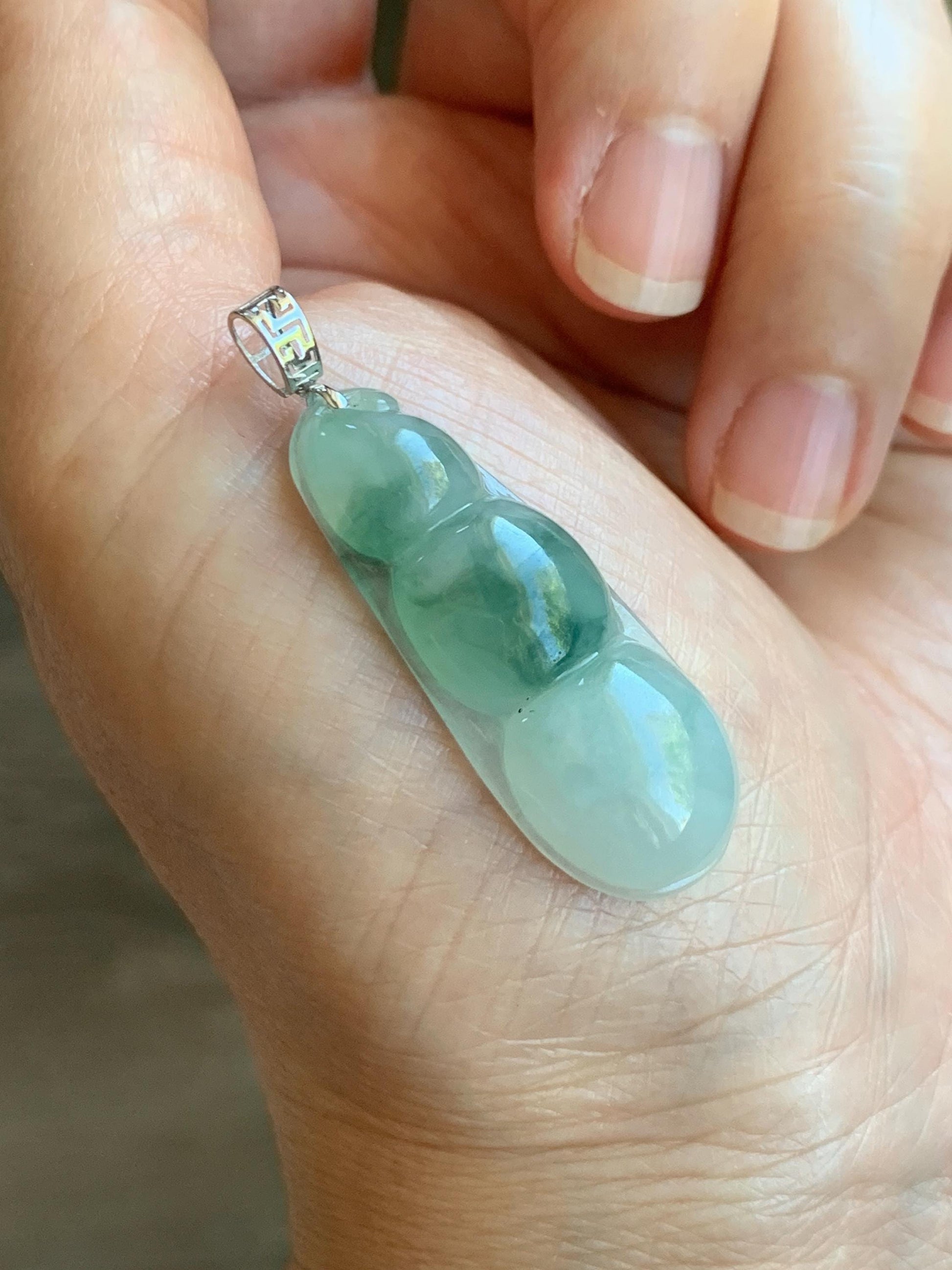 Natural Grade A Icy Translucent Light Green Marbled Jade Jadeite Carved Lucky Peapod Pendant 18K White Gold 5g 天然冰飘花翡翠福豆镶嵌吊坠 MDD230A
