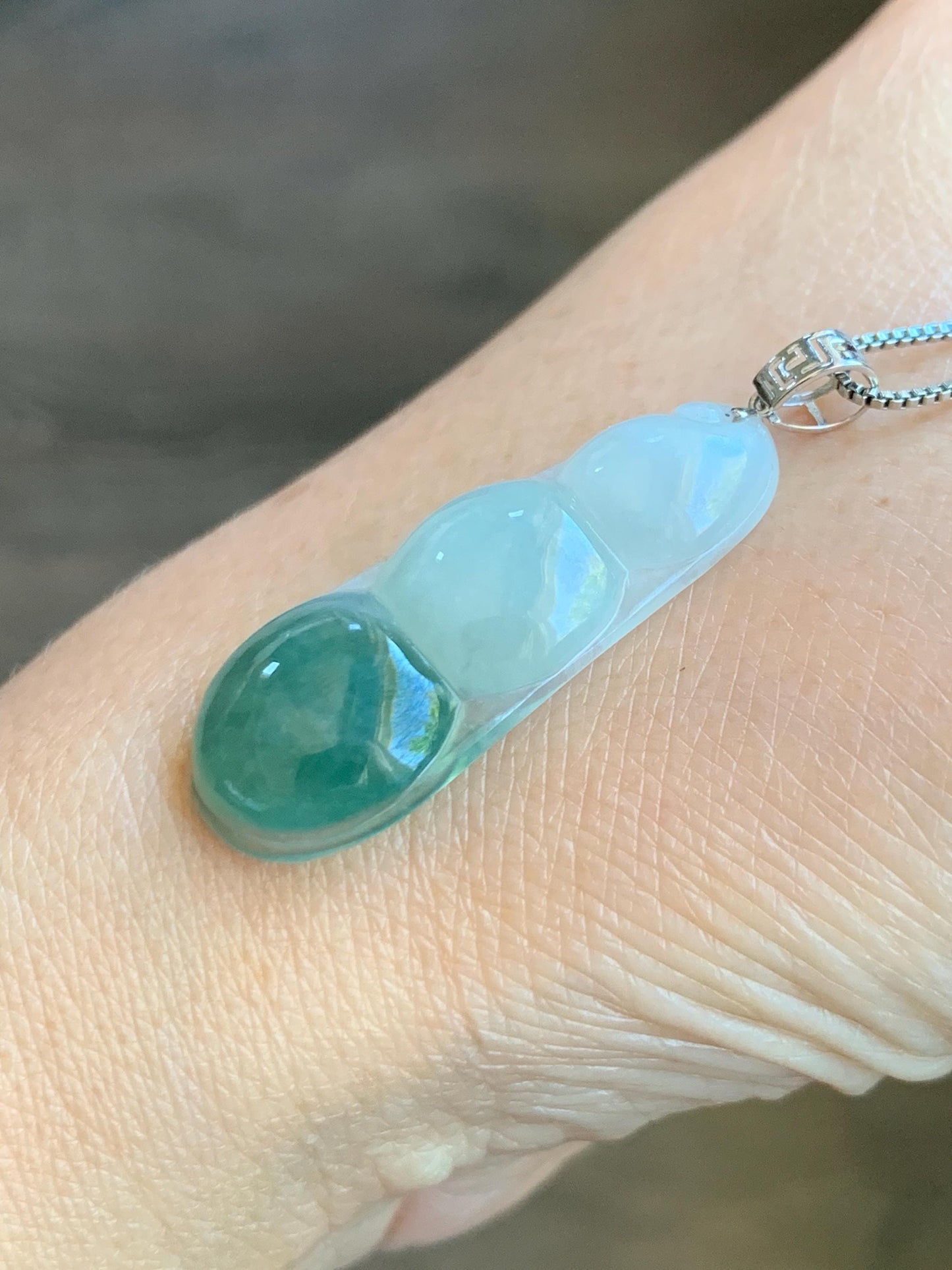 Natural Grade A Icy Translucent Light Green Marbled Jade Jadeite Carved Lucky Peapod Pendant 18K White Gold 5g 天然冰飘花翡翠福豆镶嵌吊坠 MDD230B