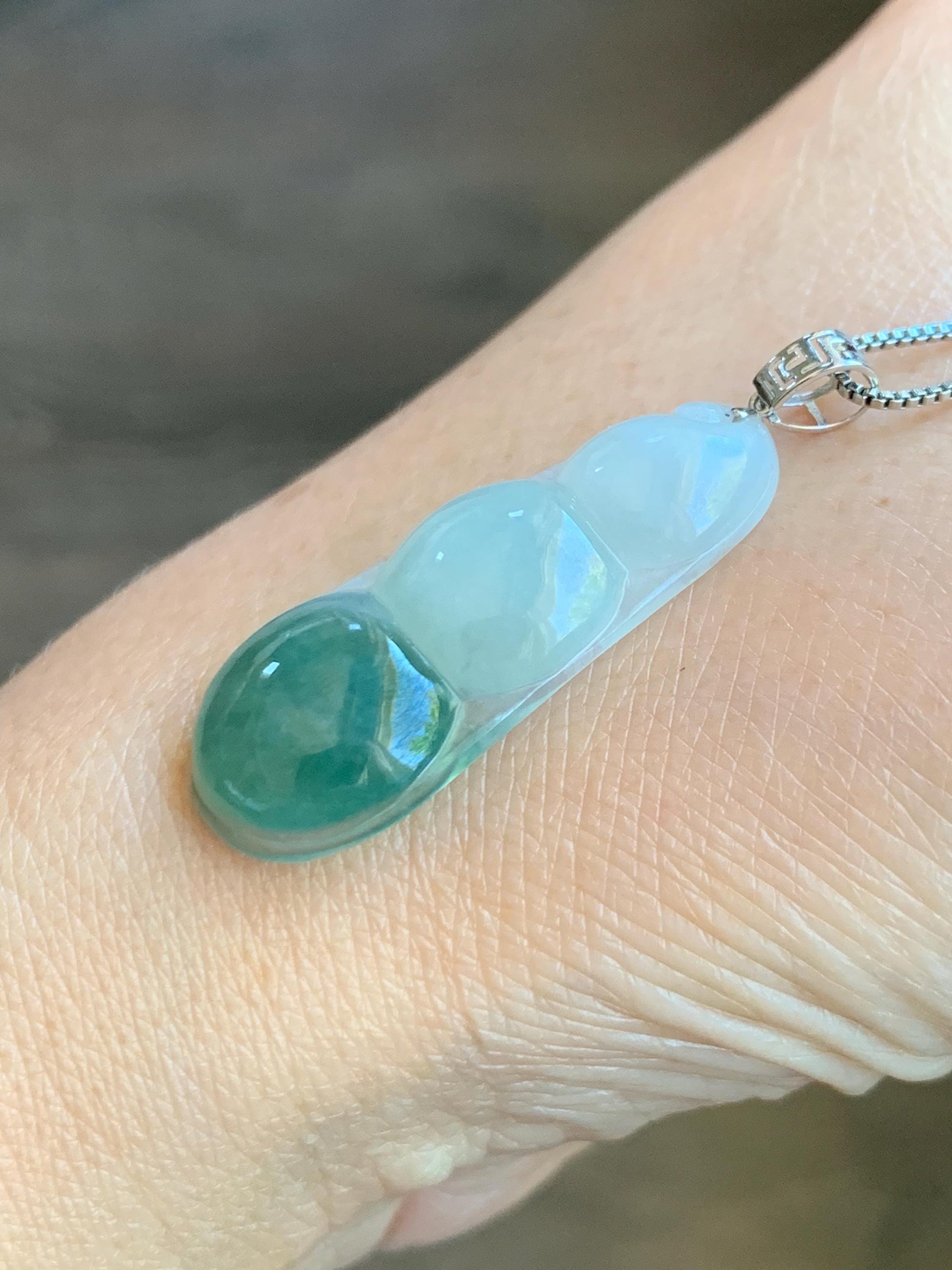 Natural Grade A Icy Translucent Light Green Marbled Jade Jadeite Carved Lucky Peapod Pendant 18K White Gold 5g 天然冰飘花翡翠福豆镶嵌吊坠 MDD230B