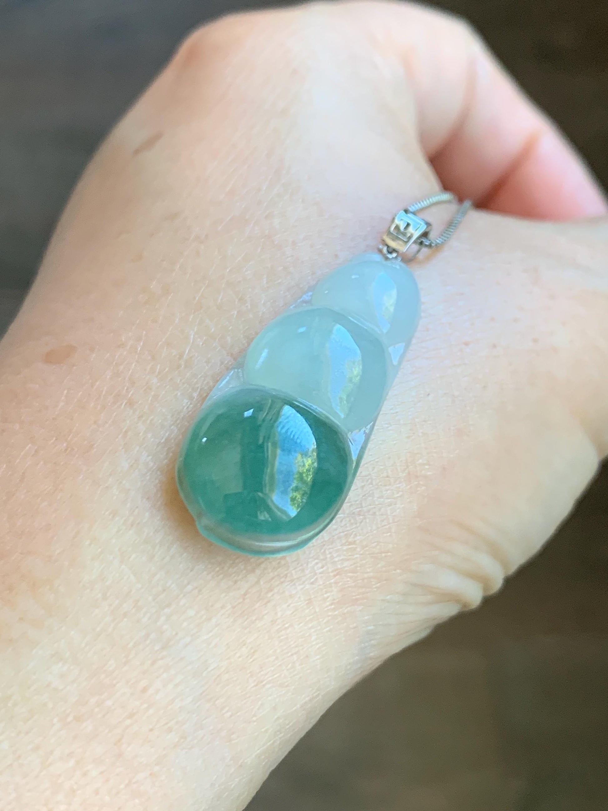 Natural Grade A Icy Translucent Light Green Marbled Jade Jadeite Carved Lucky Peapod Pendant 18K White Gold 5g 天然冰飘花翡翠福豆镶嵌吊坠 MDD230B