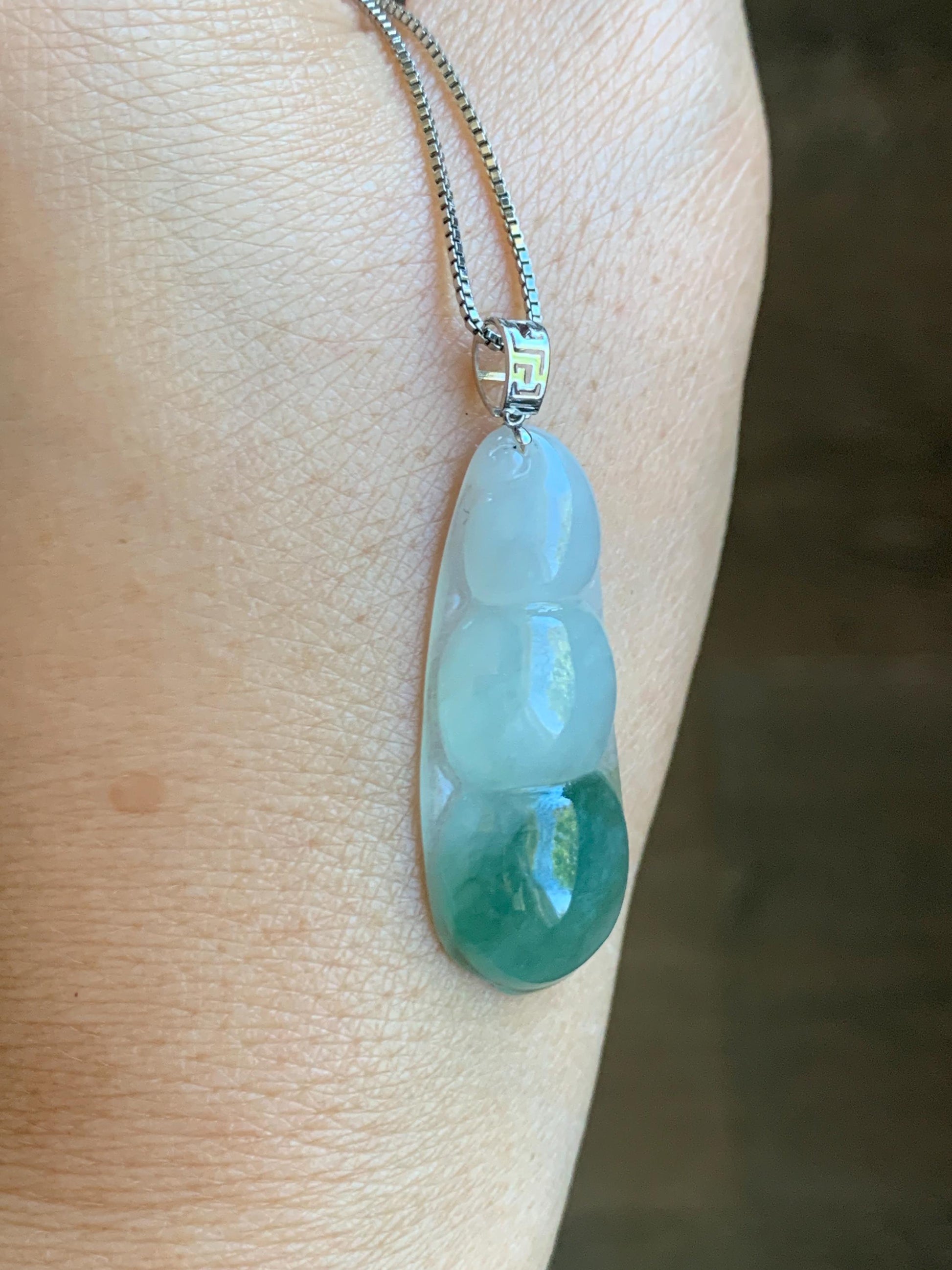 Natural Grade A Icy Translucent Light Green Marbled Jade Jadeite Carved Lucky Peapod Pendant 18K White Gold 5g 天然冰飘花翡翠福豆镶嵌吊坠 MDD230B
