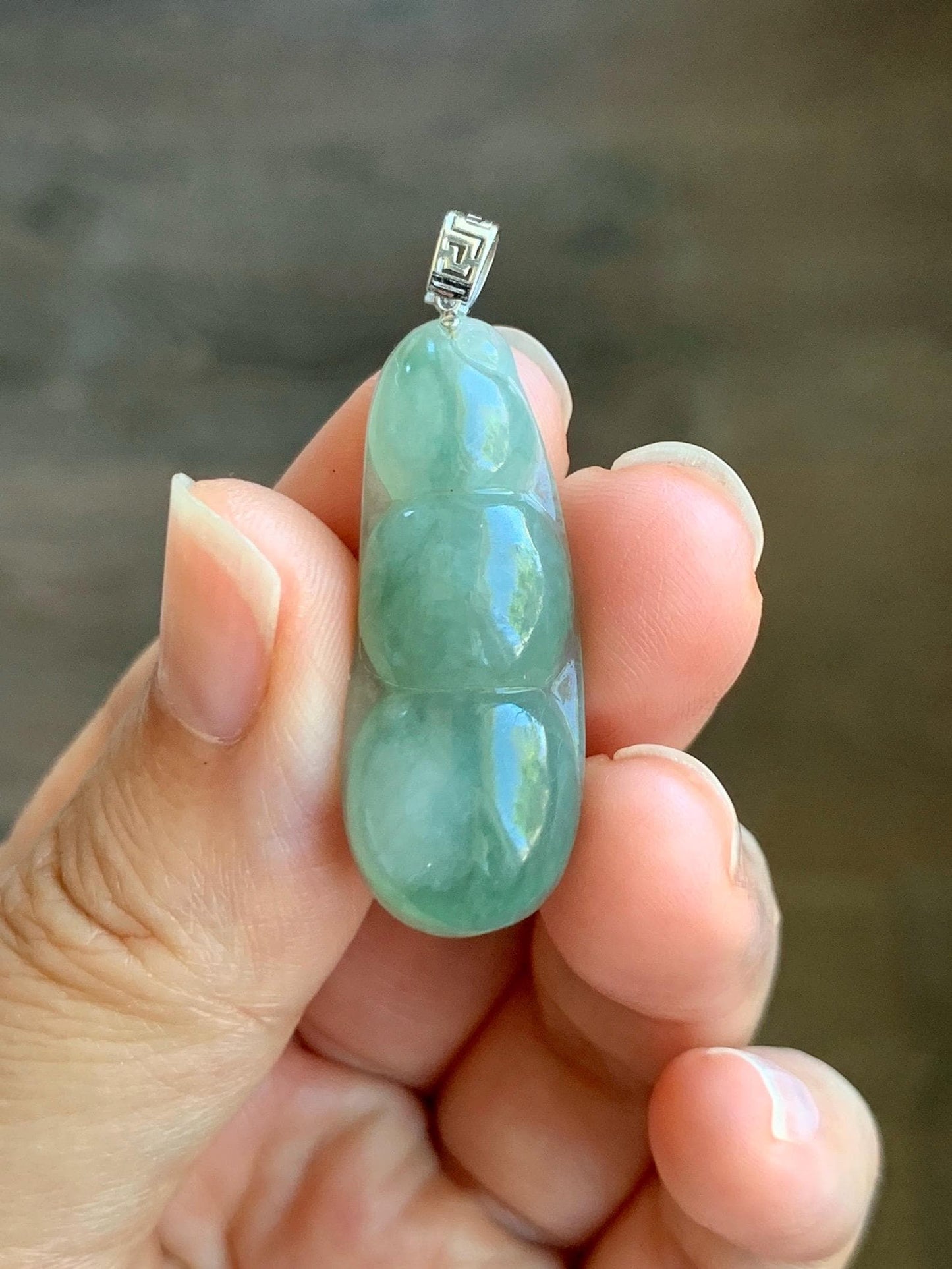 Natural Grade A Icy Translucent Light Green Marbled Jade Jadeite Carved Lucky Peapod Pendant 18K White Gold 5g 天然冰飘花翡翠福豆镶嵌吊坠 MDD230C