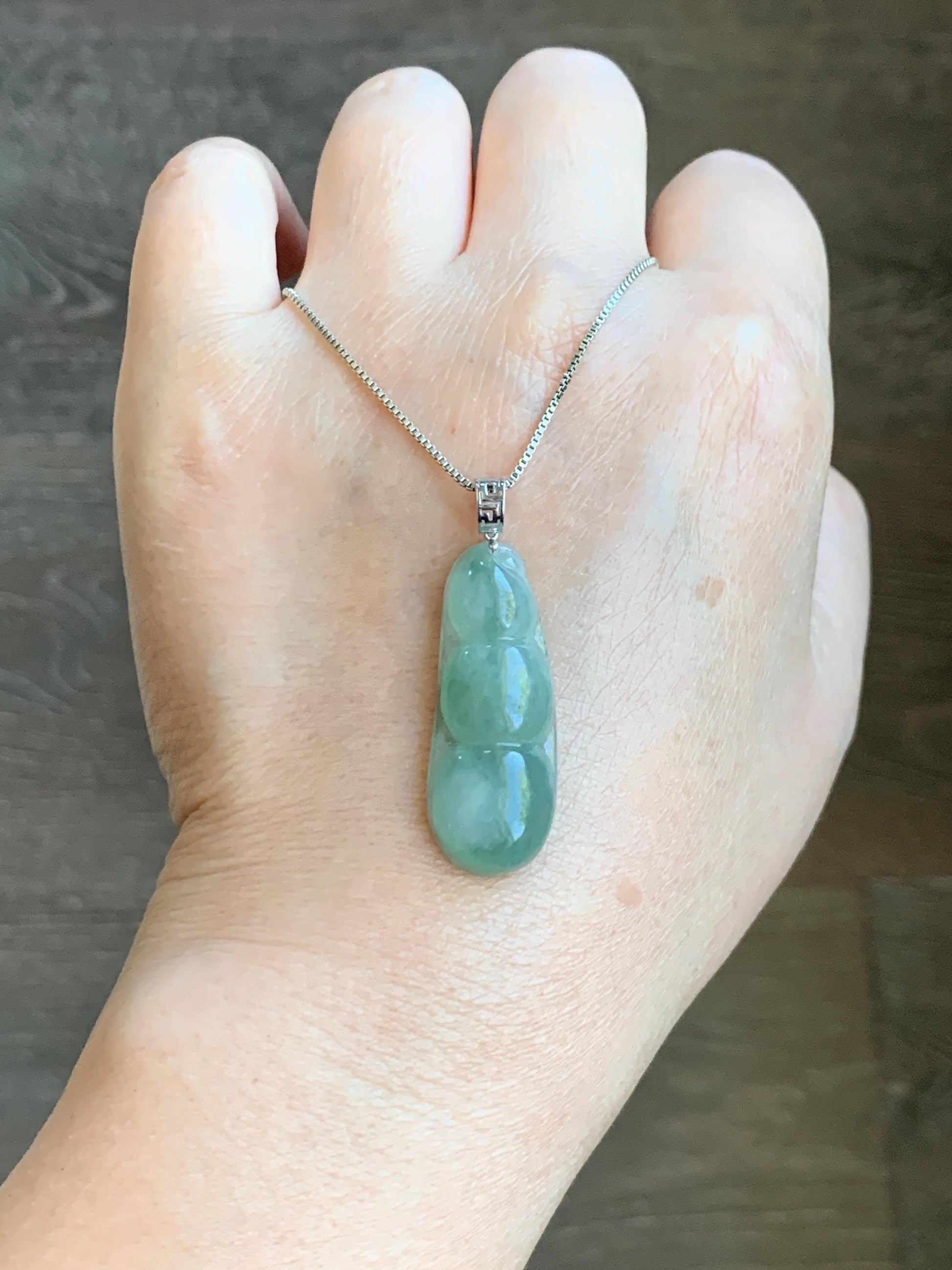 Natural Grade A Icy Translucent Light Green Marbled Jade Jadeite Carved Lucky Peapod Pendant 18K White Gold 5g 天然冰飘花翡翠福豆镶嵌吊坠 MDD230C