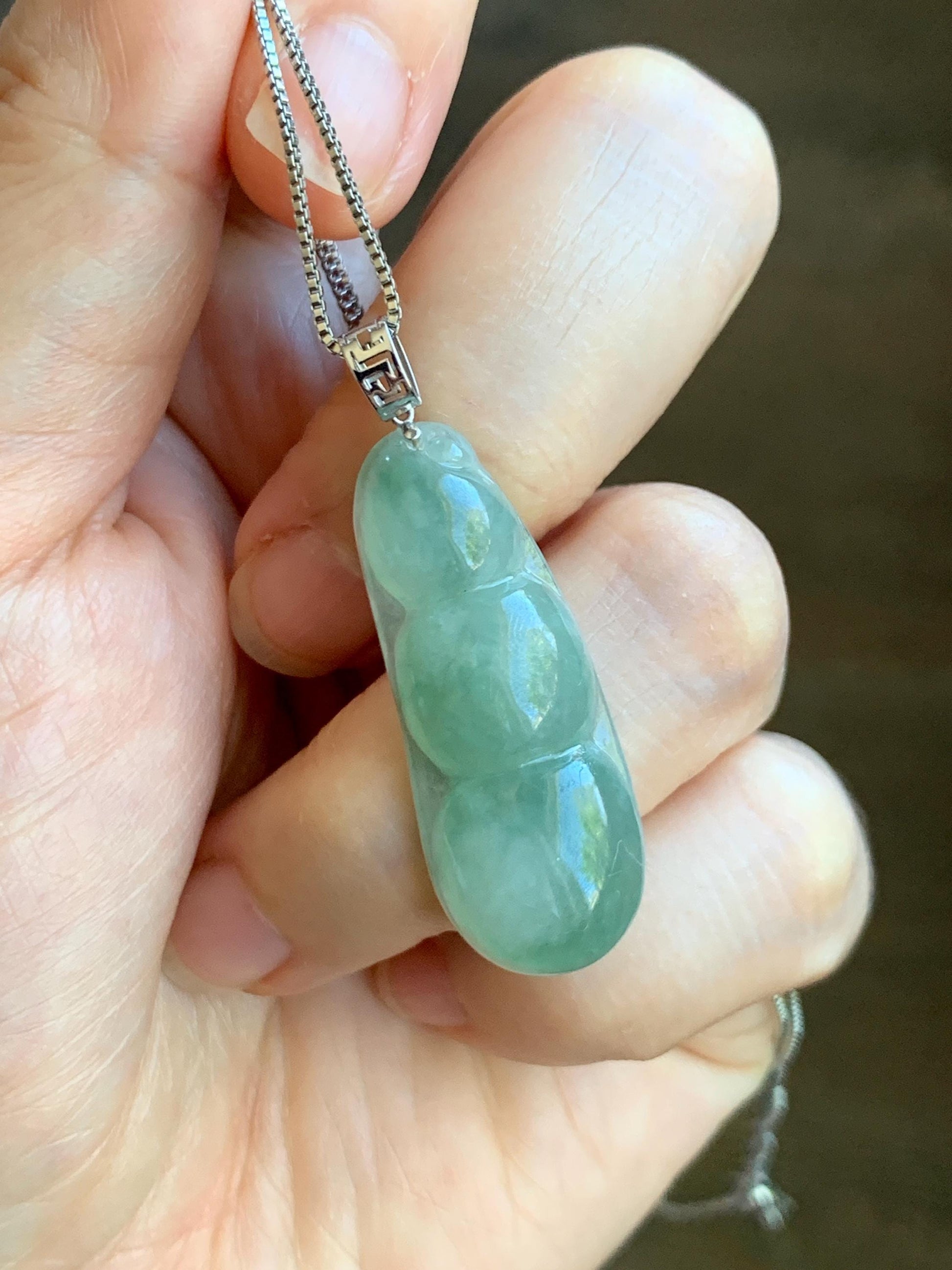 Natural Grade A Icy Translucent Light Green Marbled Jade Jadeite Carved Lucky Peapod Pendant 18K White Gold 5g 天然冰飘花翡翠福豆镶嵌吊坠 MDD230C
