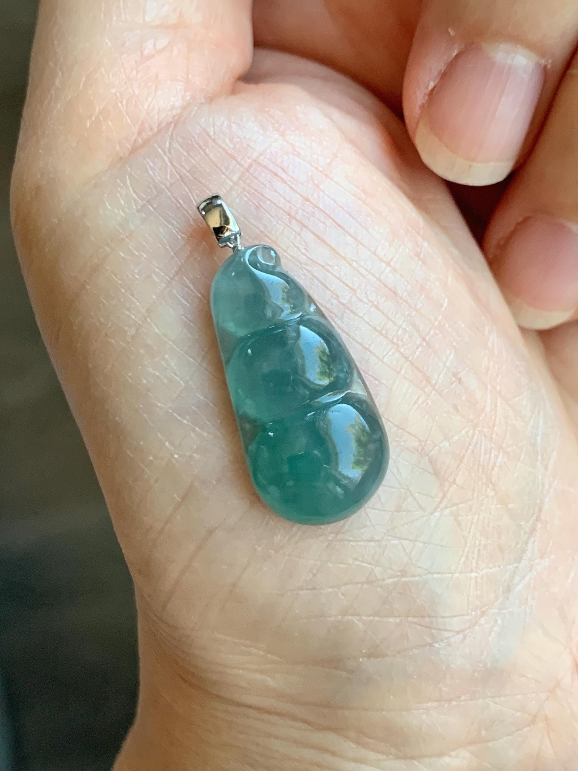 Natural Grade A Guatemalan Icy Translucent Dark Teal Blue Jade Jadeite Carved Peapod Pendant 18K White Gold 3g 天然冰危深蓝翡翠福豆镶嵌吊坠 WDD110A