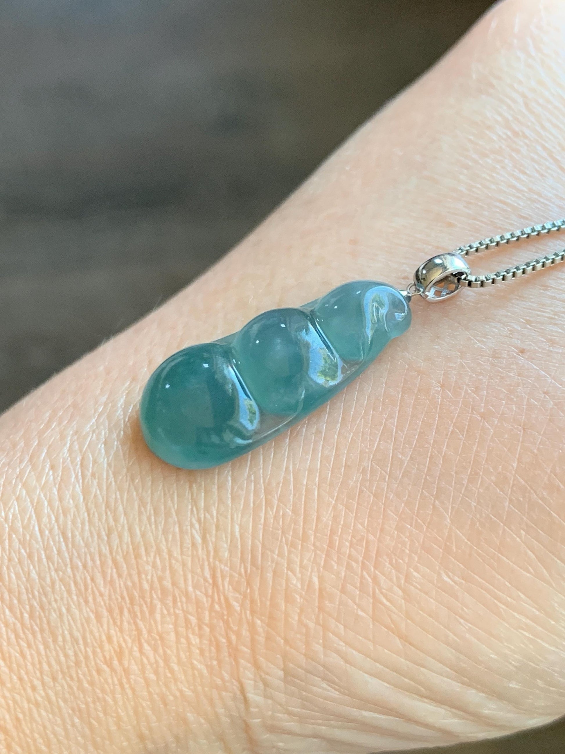 Natural Grade A Guatemalan Icy Translucent Dark Teal Blue Jade Jadeite Carved Peapod Pendant 18K White Gold 3g 天然冰危深蓝翡翠福豆镶嵌吊坠 WDD110A