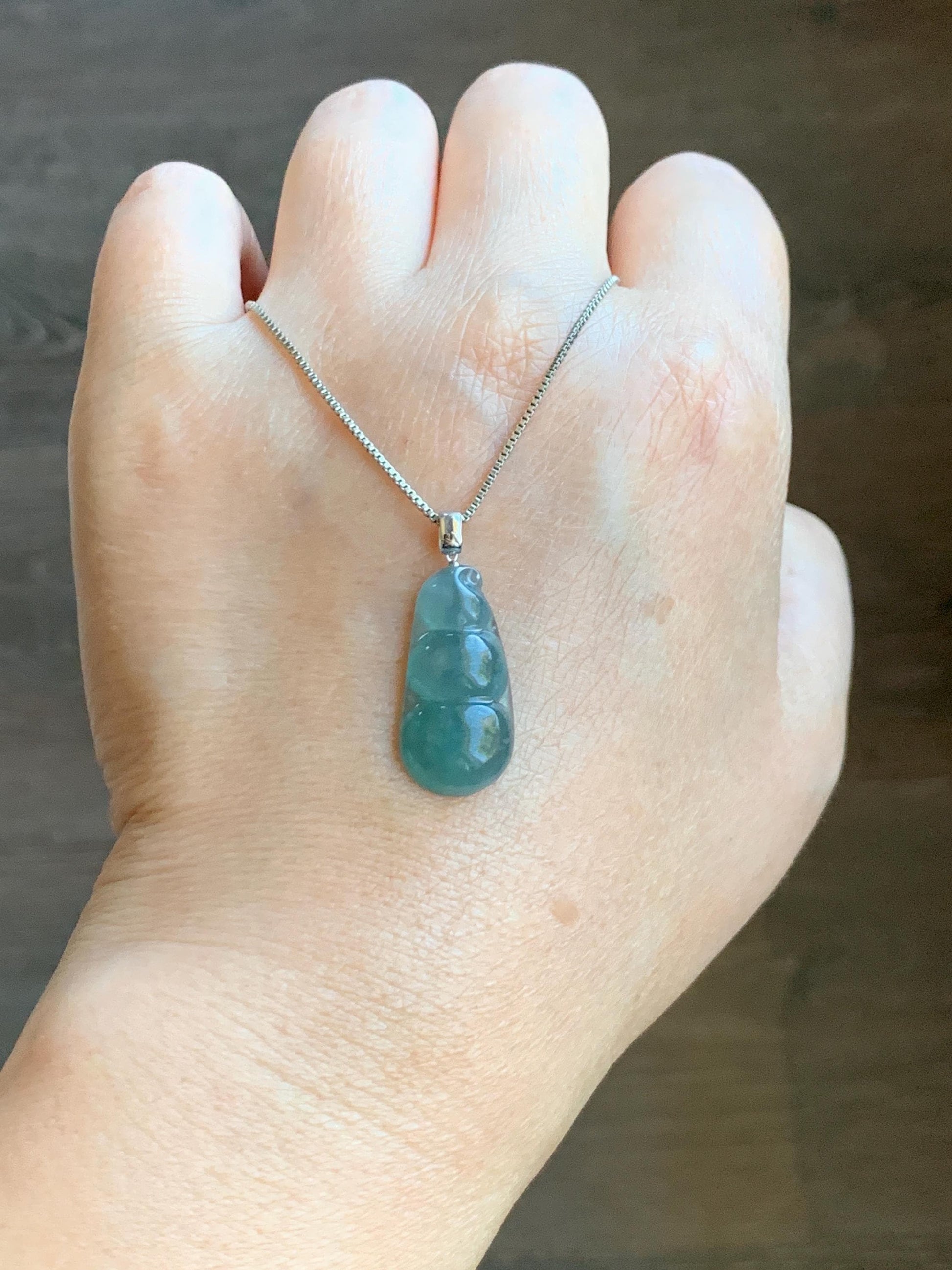 Natural Grade A Guatemalan Icy Translucent Dark Teal Blue Jade Jadeite Carved Peapod Pendant 18K White Gold 3g 天然冰危深蓝翡翠福豆镶嵌吊坠 WDD110A