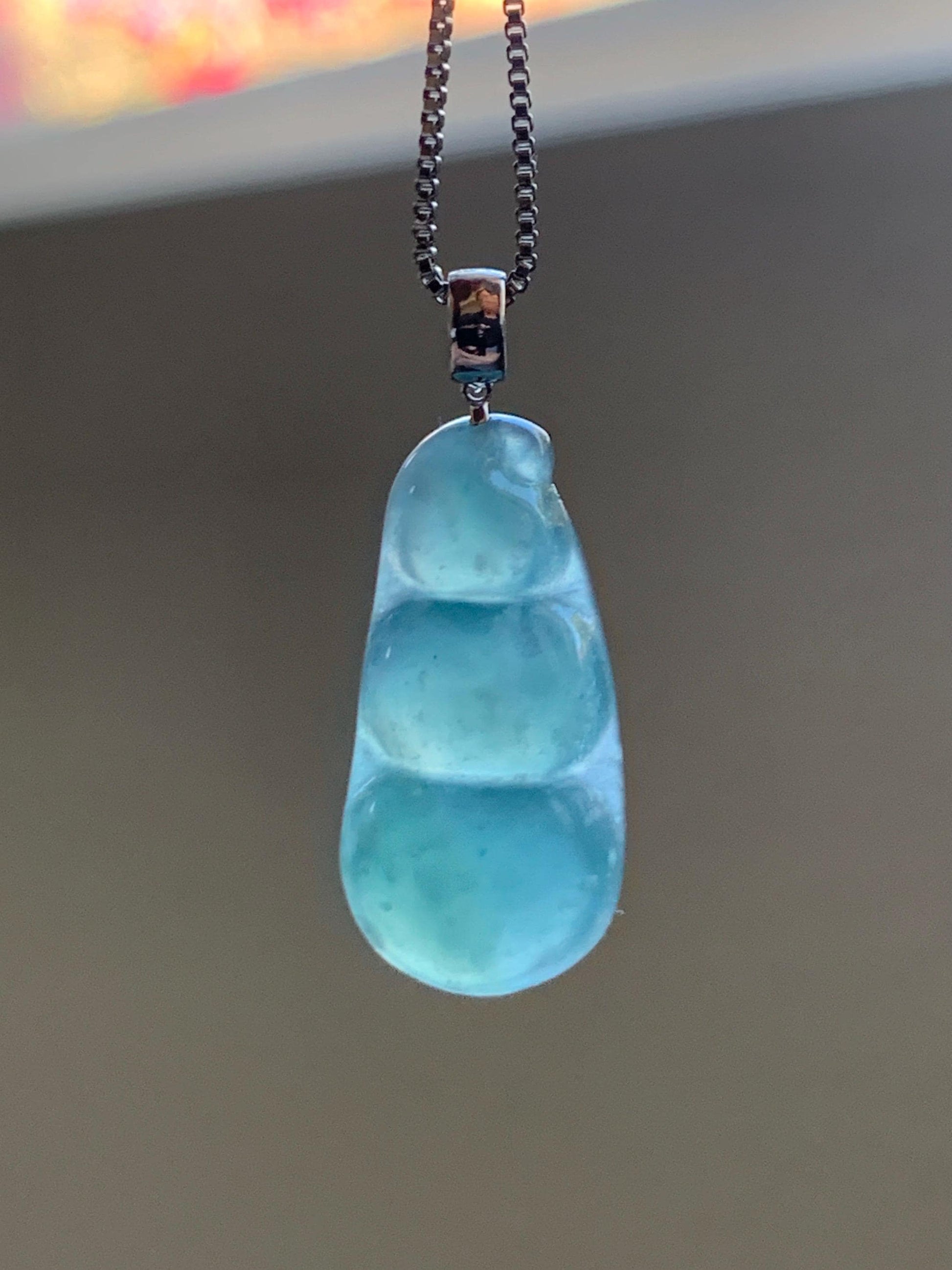 Natural Grade A Guatemalan Icy Translucent Dark Teal Blue Jade Jadeite Carved Peapod Pendant 18K White Gold 3g 天然冰危深蓝翡翠福豆镶嵌吊坠 WDD110A
