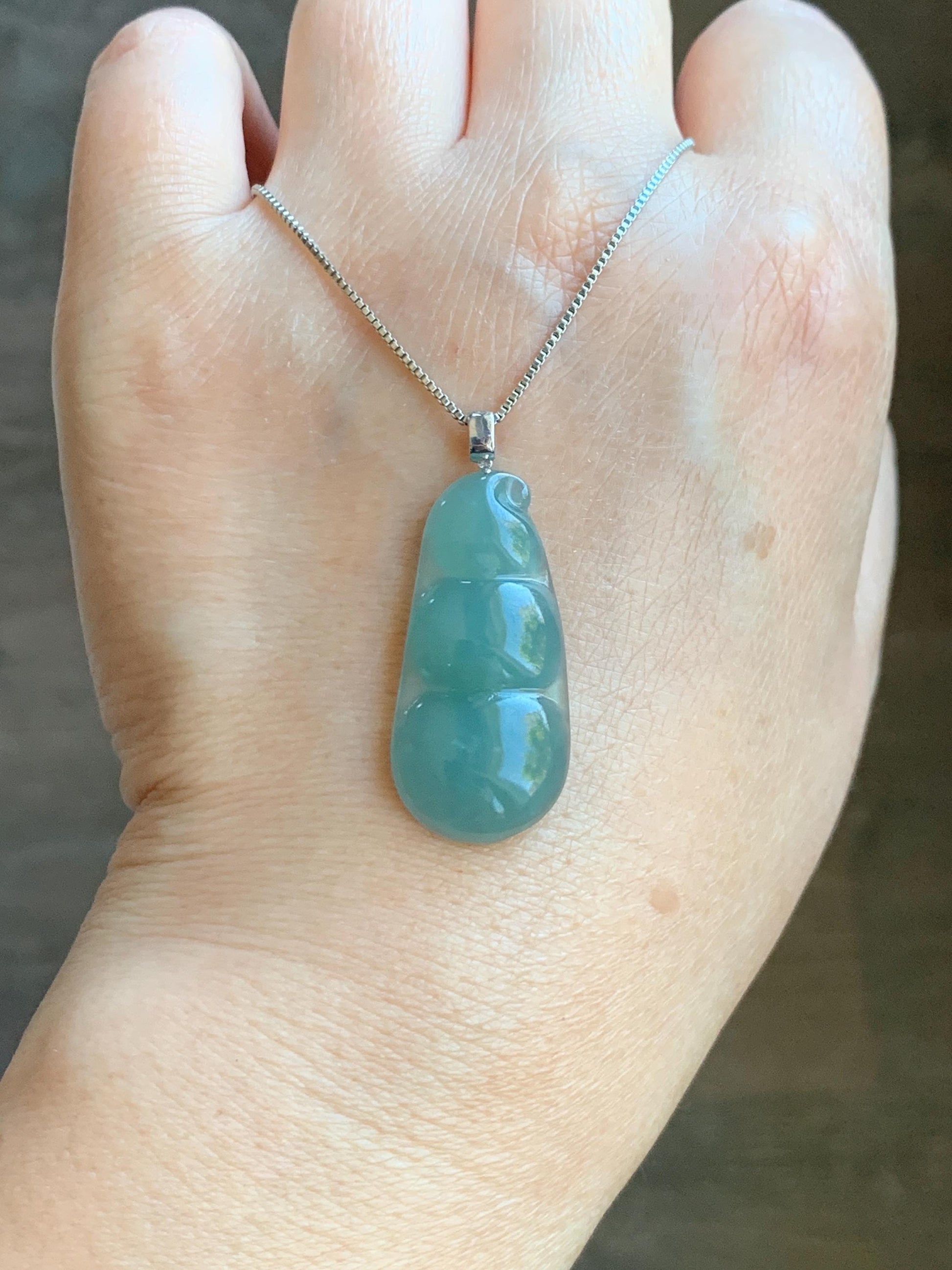 Natural Grade A Guatemalan Icy Translucent Dark Teal Blue Jade Jadeite Carved Peapod Pendant 18K White Gold 5g 天然冰危深蓝翡翠福豆镶嵌吊坠 WDD110B