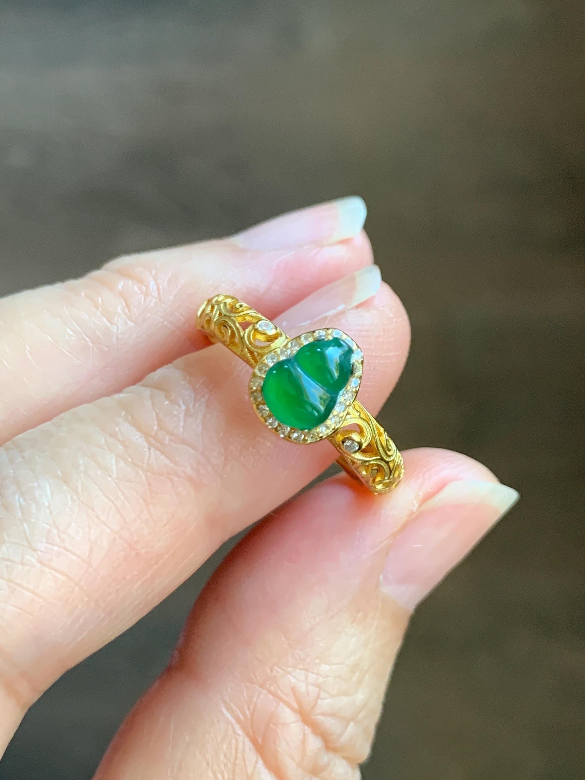 Natural Grade A Guatemalan Icy Translucent Vibrant Green Jade Jadeite Hulu Gourd Ring Sterling Silver Yellow Gold Finish 天然冰危绿翡翠葫芦银镶戒指 WLJ69