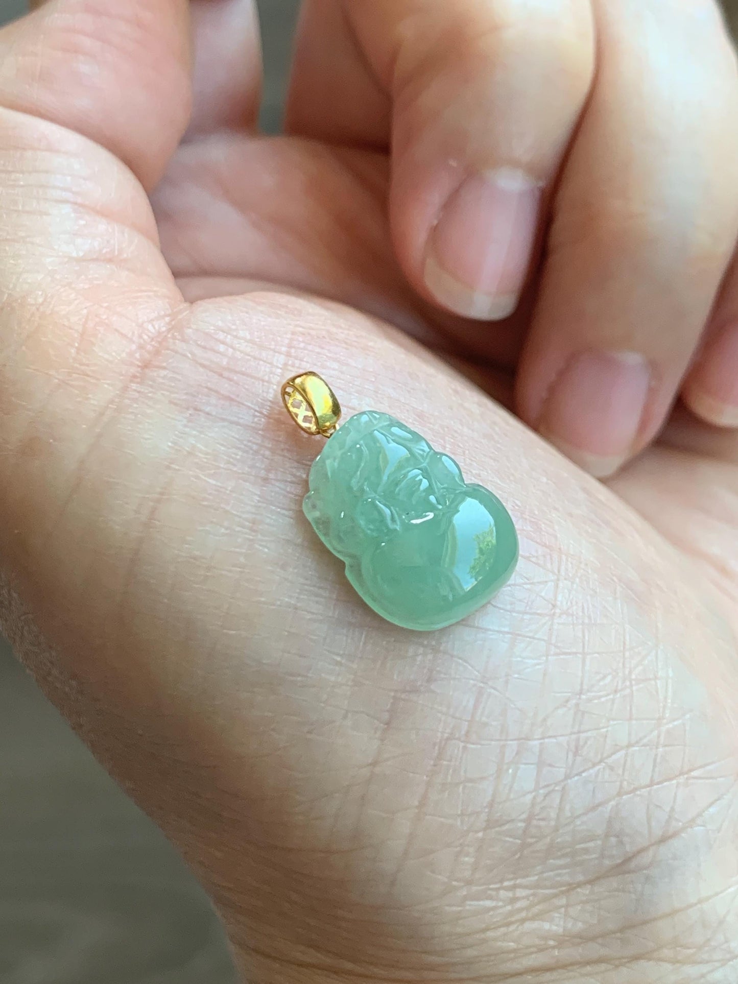 PETITE Natural Grade A Icy Translucent Light Green Jade Jadeite Carved Pixiu Pendant 18K Yellow Gold 天然冰绿翡翠貔貅吊坠 ZYC179