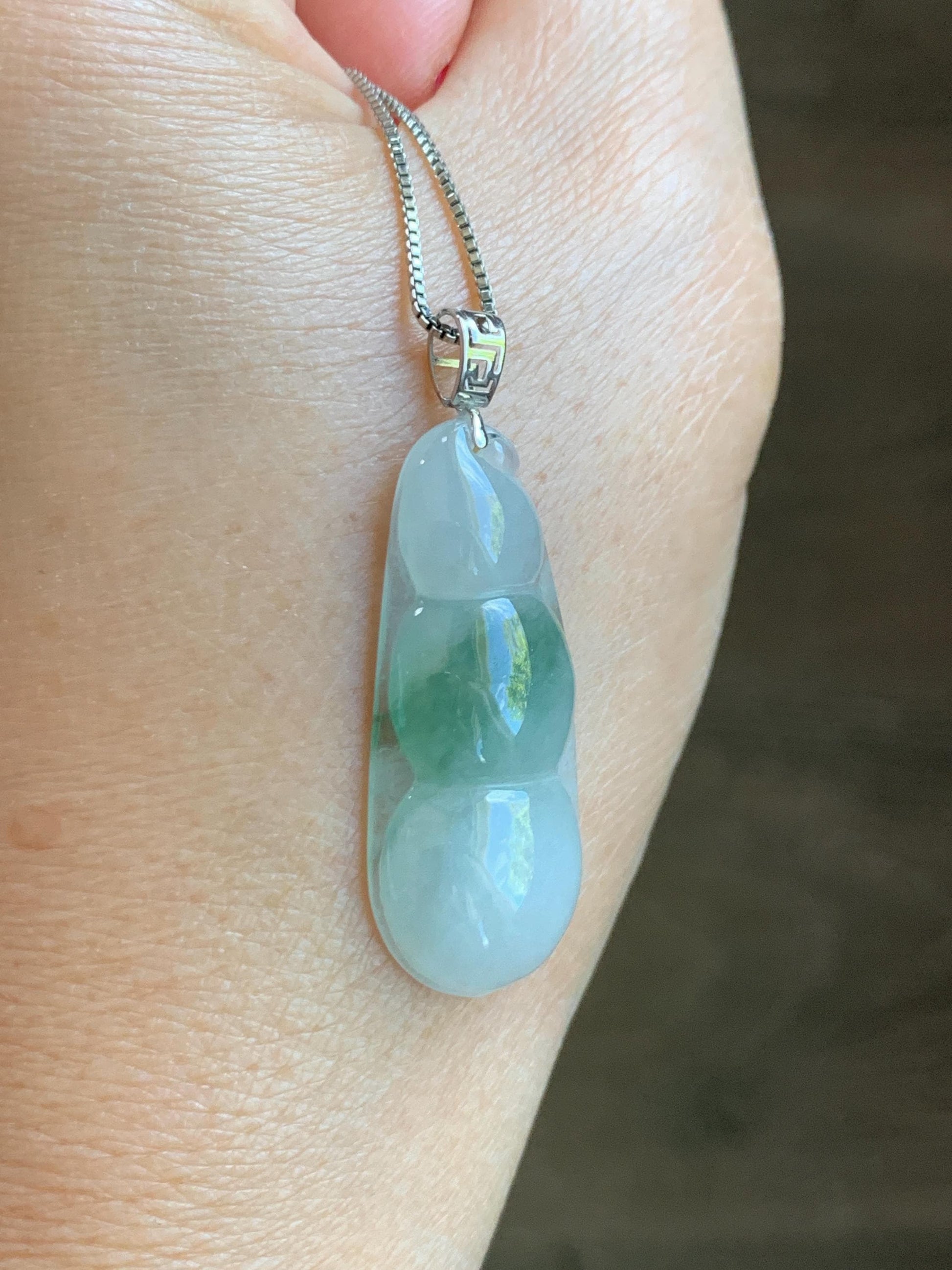 Natural Grade A Icy Translucent Light Green Marbled Jade Jadeite Carved Lucky Peapod Pendant 18K White Gold 4g 天然冰飘花翡翠福豆镶嵌吊坠 MDD230D