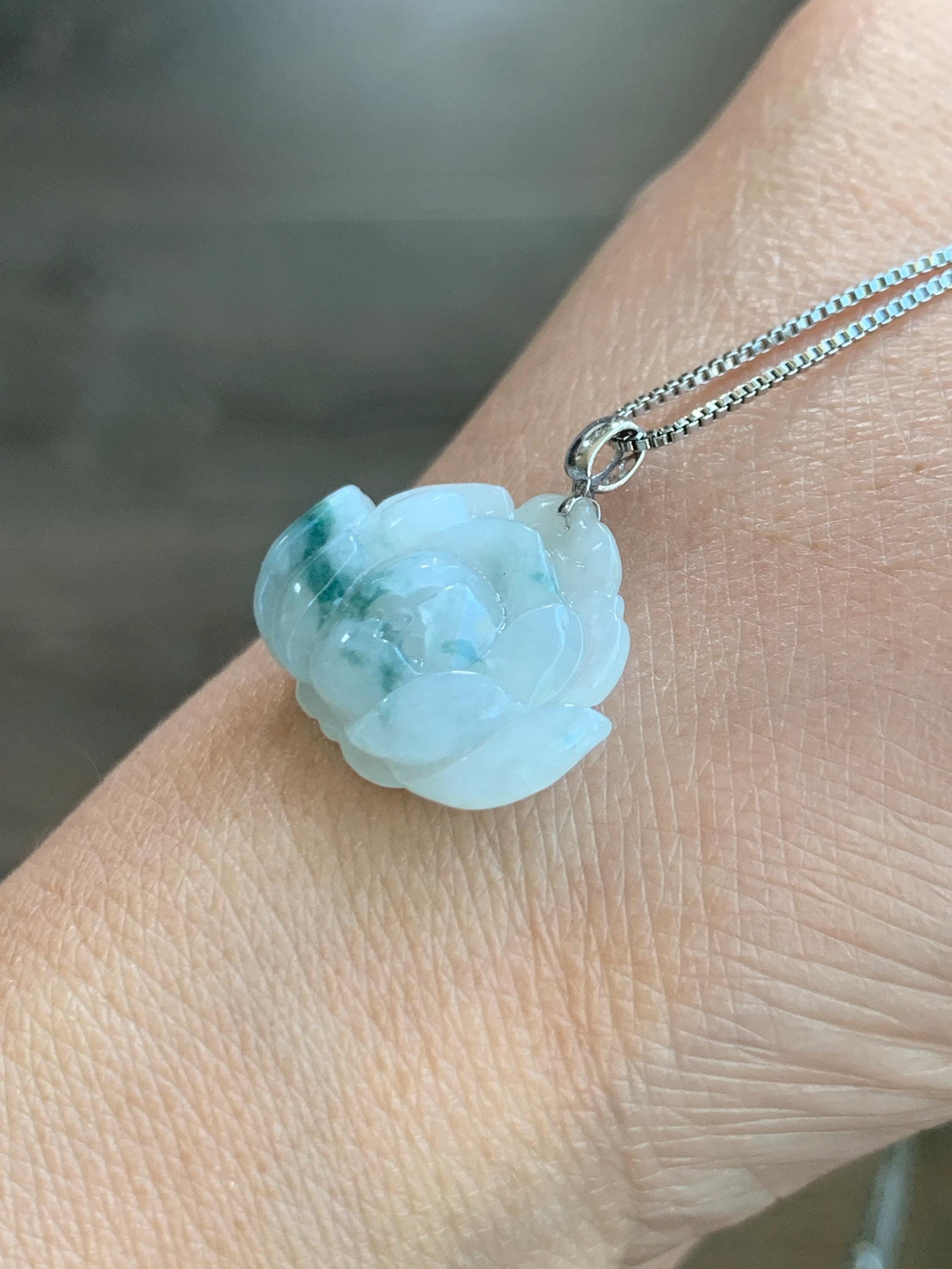 Natural Grade A Icy Translucent Green Marbled Jade Jadeite Carved Lotus Flower Pendant 18K White Gold 4g 天然冰飘花翡翠莲花镶嵌吊坠 MPLH176C