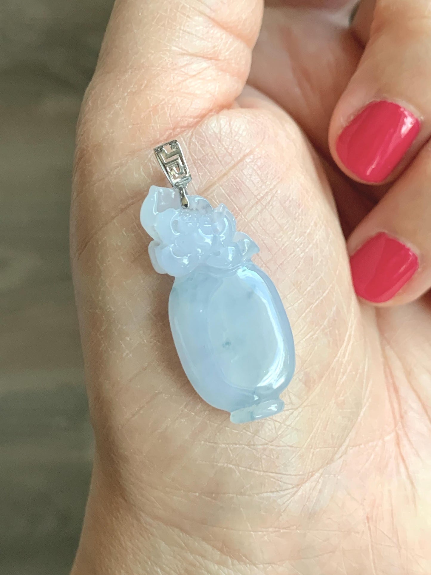 Natural Grade A Icy Translucent Gelatinous Pastel Purple Jade Jadeite Lotus Flower Vase Pendant 18K White Gold 5g 天然冰胶淡蓝紫飘花翡翠莲花宝瓶吊坠 MHP376A