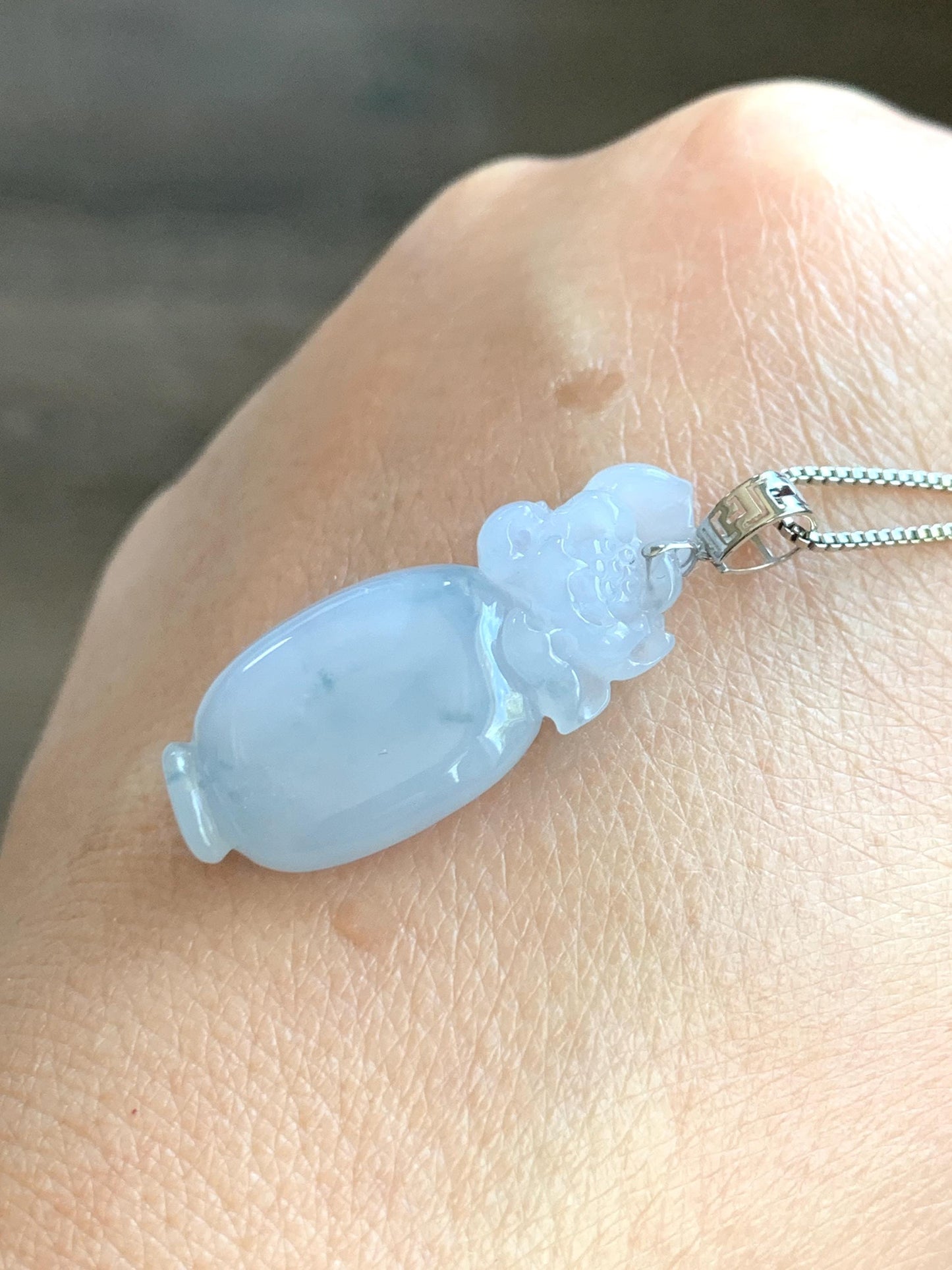 Natural Grade A Icy Translucent Gelatinous Pastel Purple Jade Jadeite Lotus Flower Vase Pendant 18K White Gold 5g 天然冰胶淡蓝紫飘花翡翠莲花宝瓶吊坠 MHP376A