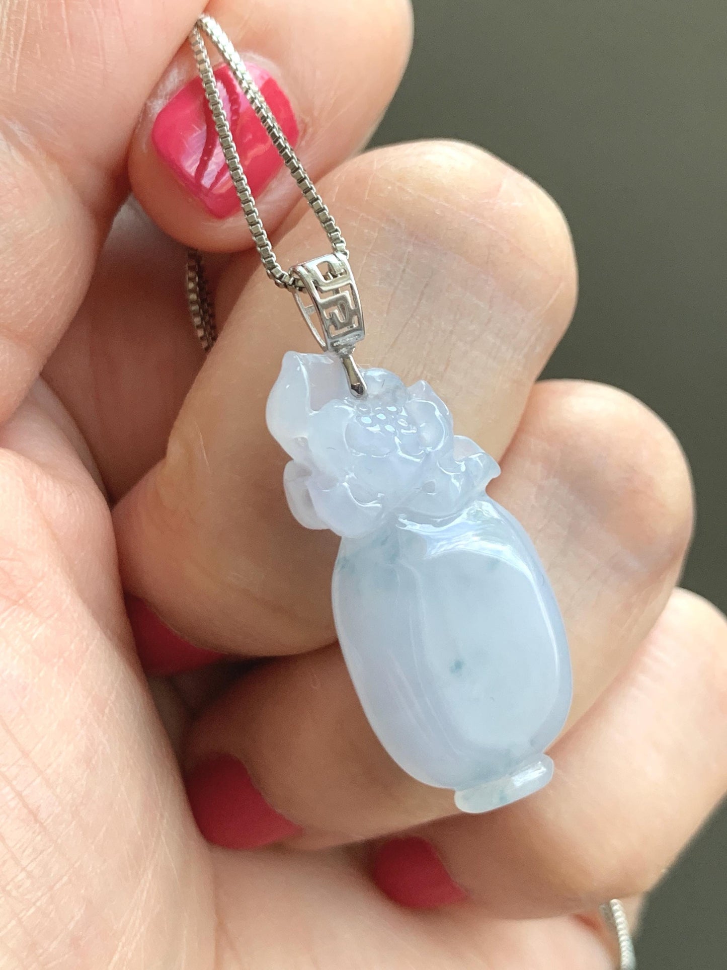 Natural Grade A Icy Translucent Gelatinous Pastel Purple Jade Jadeite Lotus Flower Vase Pendant 18K White Gold 5g 天然冰胶淡蓝紫飘花翡翠莲花宝瓶吊坠 MHP376A