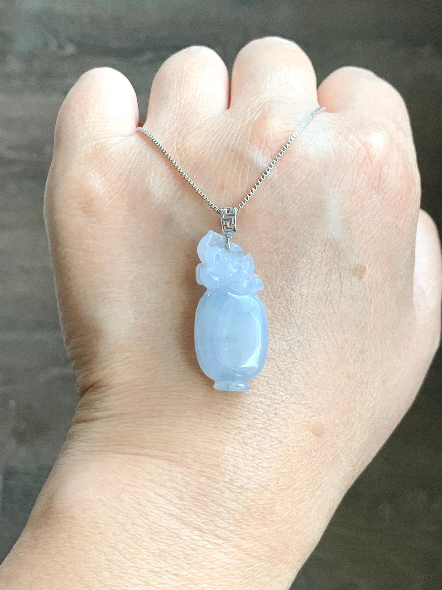 Natural Grade A Icy Translucent Gelatinous Pastel Purple Jade Jadeite Lotus Flower Vase Pendant 18K White Gold 5g 天然冰胶淡蓝紫飘花翡翠莲花宝瓶吊坠 MHP376A