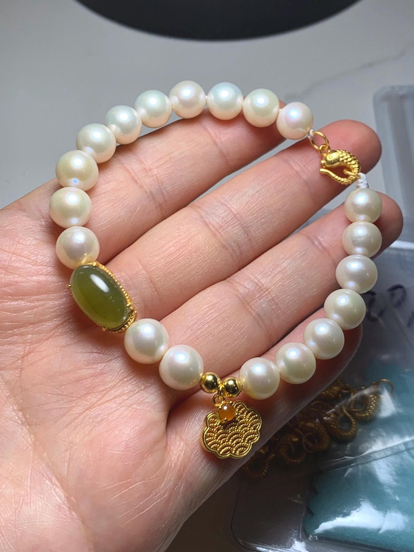 Natural Freshwater All-Nacre Pearls Grade A Icy Translucent Olive Green Jadeite Beaded Bracelet Sterling Silver 7" 天然淡水无核珍珠冰茶黄翡翠手串 WHZ679