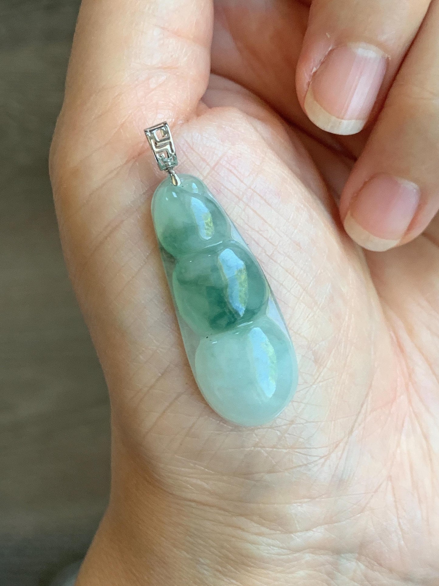 Natural Grade A Icy Translucent Light Green Marbled Jade Jadeite Carved Lucky Peapod Pendant 18K White Gold 5g 天然冰飘花翡翠福豆镶嵌吊坠 MDD230A
