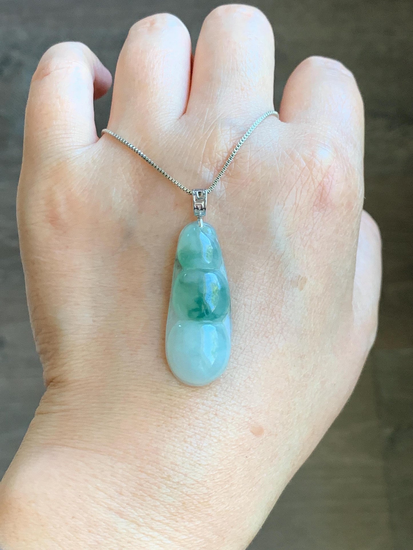 Natural Grade A Icy Translucent Light Green Marbled Jade Jadeite Carved Lucky Peapod Pendant 18K White Gold 5g 天然冰飘花翡翠福豆镶嵌吊坠 MDD230A