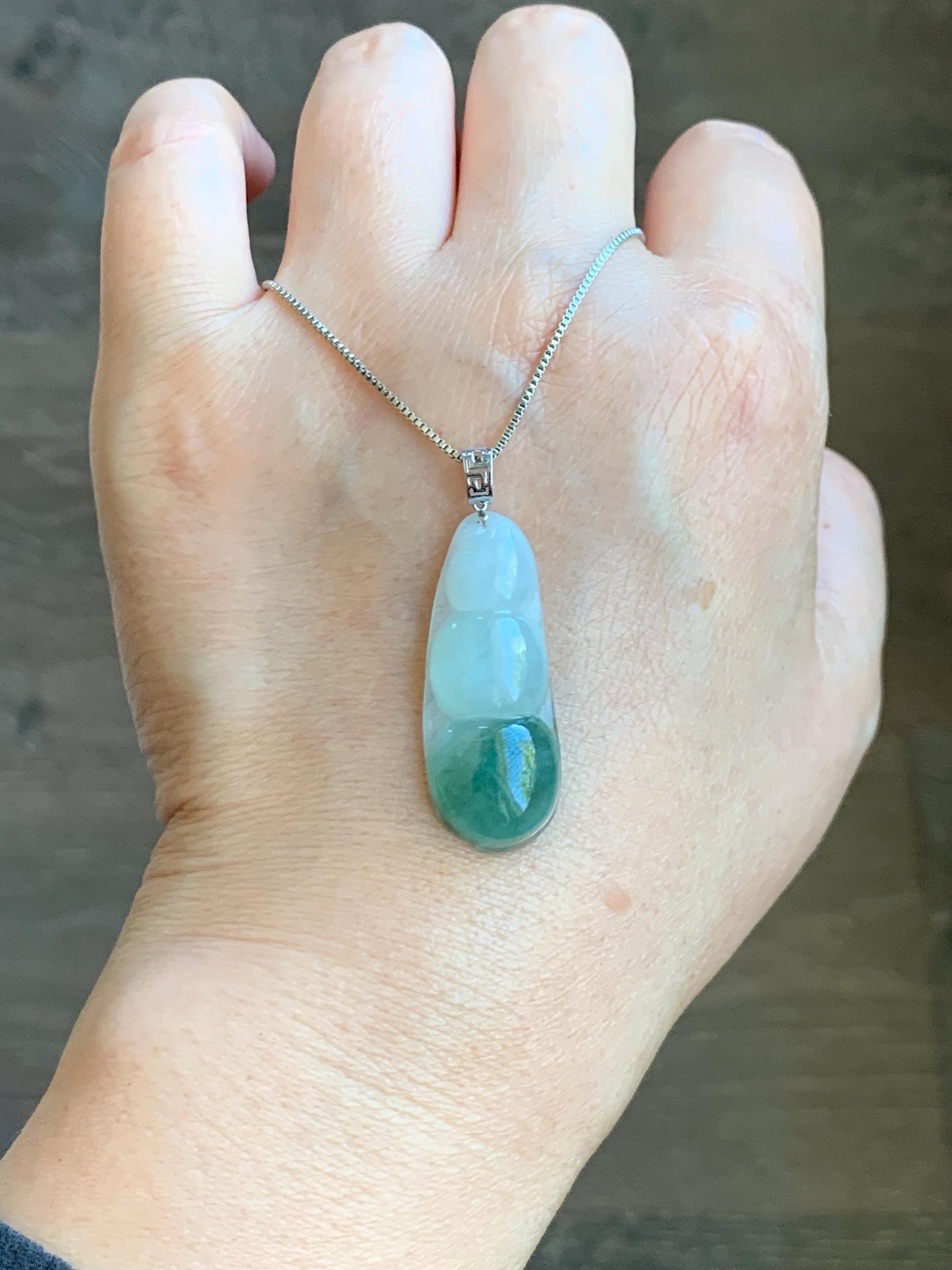 Natural Grade A Icy Translucent Light Green Marbled Jade Jadeite Carved Lucky Peapod Pendant 18K White Gold 5g 天然冰飘花翡翠福豆镶嵌吊坠 MDD230B