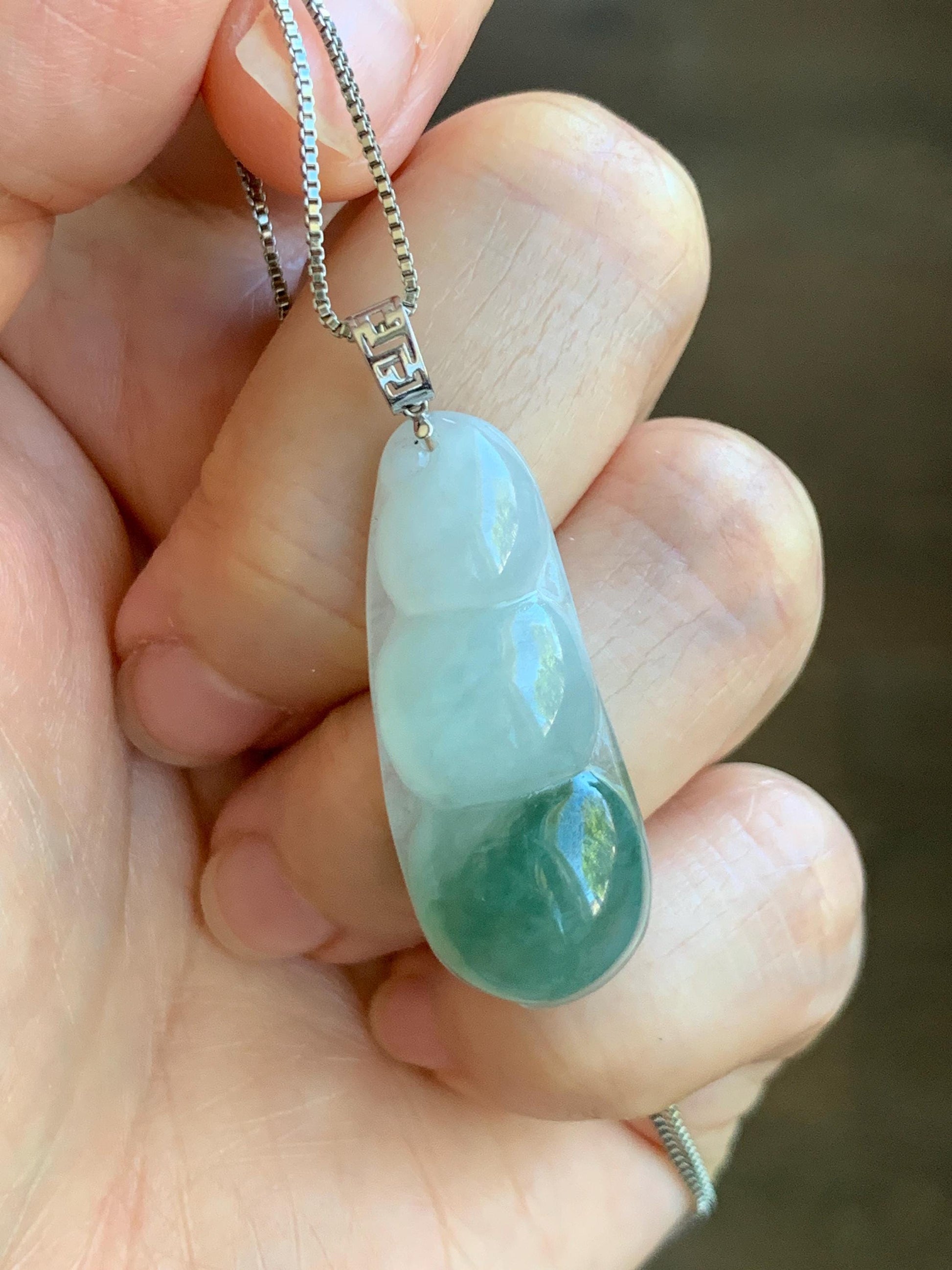 Natural Grade A Icy Translucent Light Green Marbled Jade Jadeite Carved Lucky Peapod Pendant 18K White Gold 5g 天然冰飘花翡翠福豆镶嵌吊坠 MDD230B