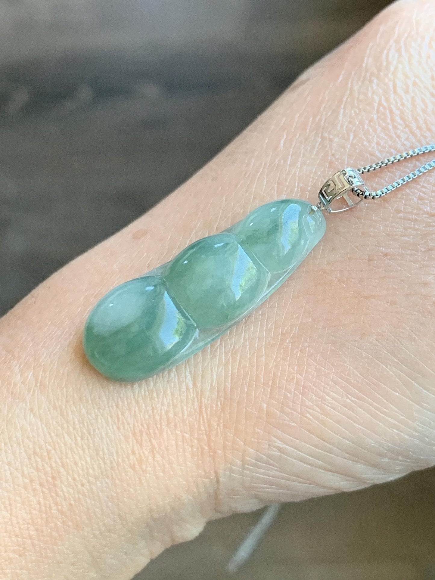 Natural Grade A Icy Translucent Light Green Marbled Jade Jadeite Carved Lucky Peapod Pendant 18K White Gold 5g 天然冰飘花翡翠福豆镶嵌吊坠 MDD230C