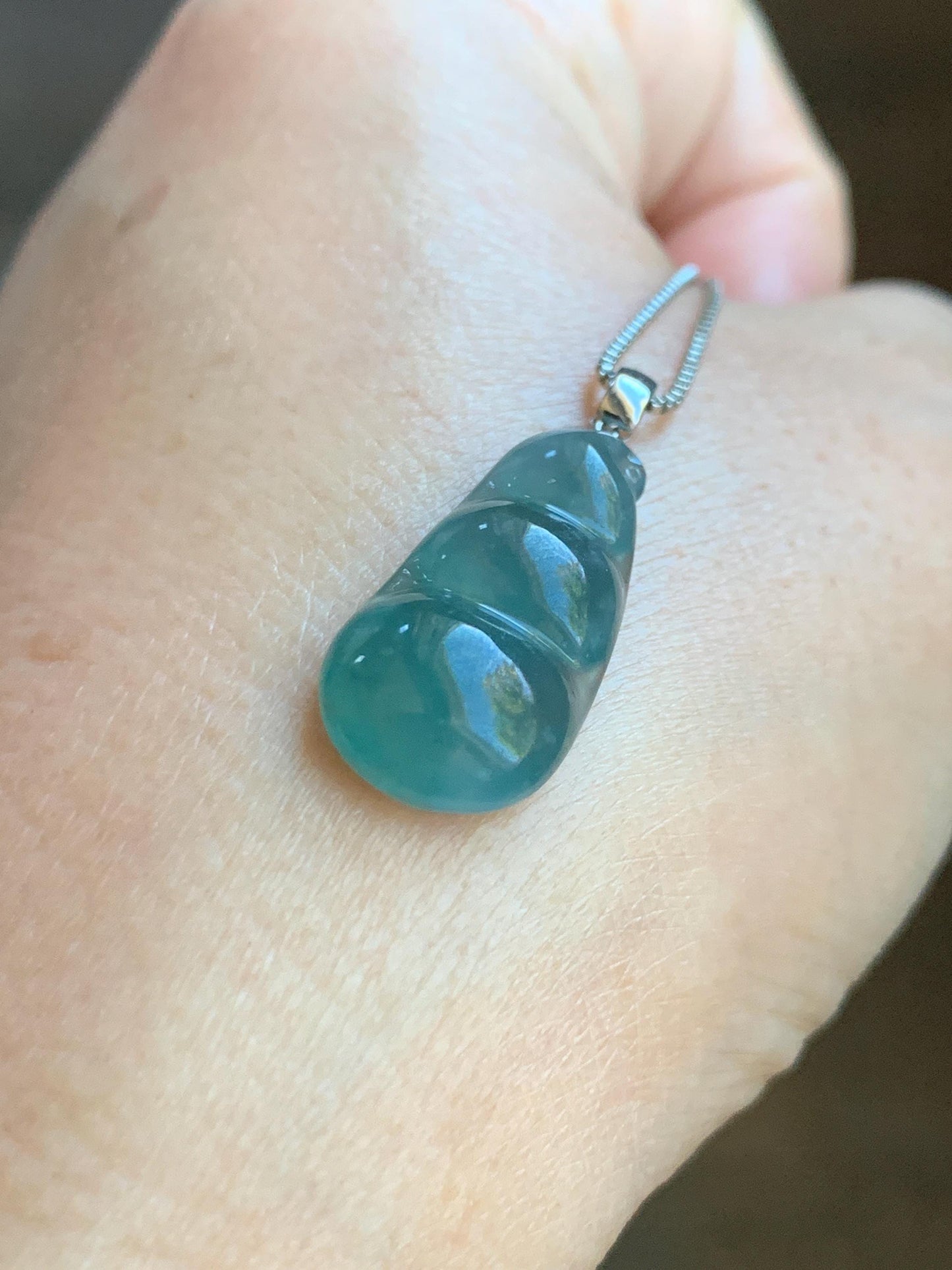 Natural Grade A Guatemalan Icy Translucent Dark Teal Blue Jade Jadeite Carved Peapod Pendant 18K White Gold 3g 天然冰危深蓝翡翠福豆镶嵌吊坠 WDD110A