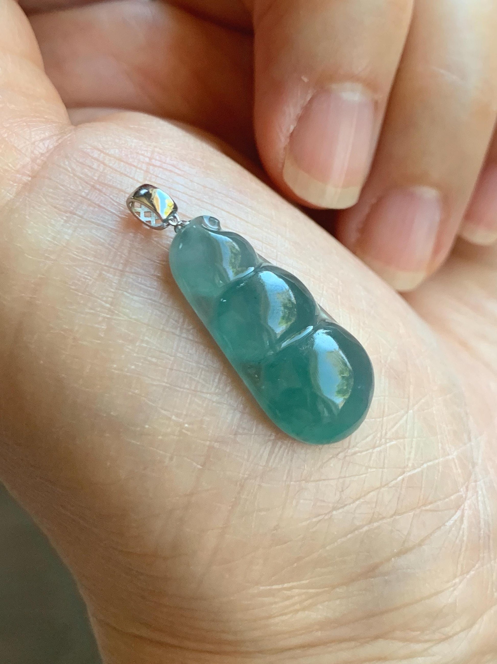 Natural Grade A Guatemalan Icy Translucent Dark Teal Blue Jade Jadeite Carved Peapod Pendant 18K White Gold 3g 天然冰危深蓝翡翠福豆镶嵌吊坠 WDD110A