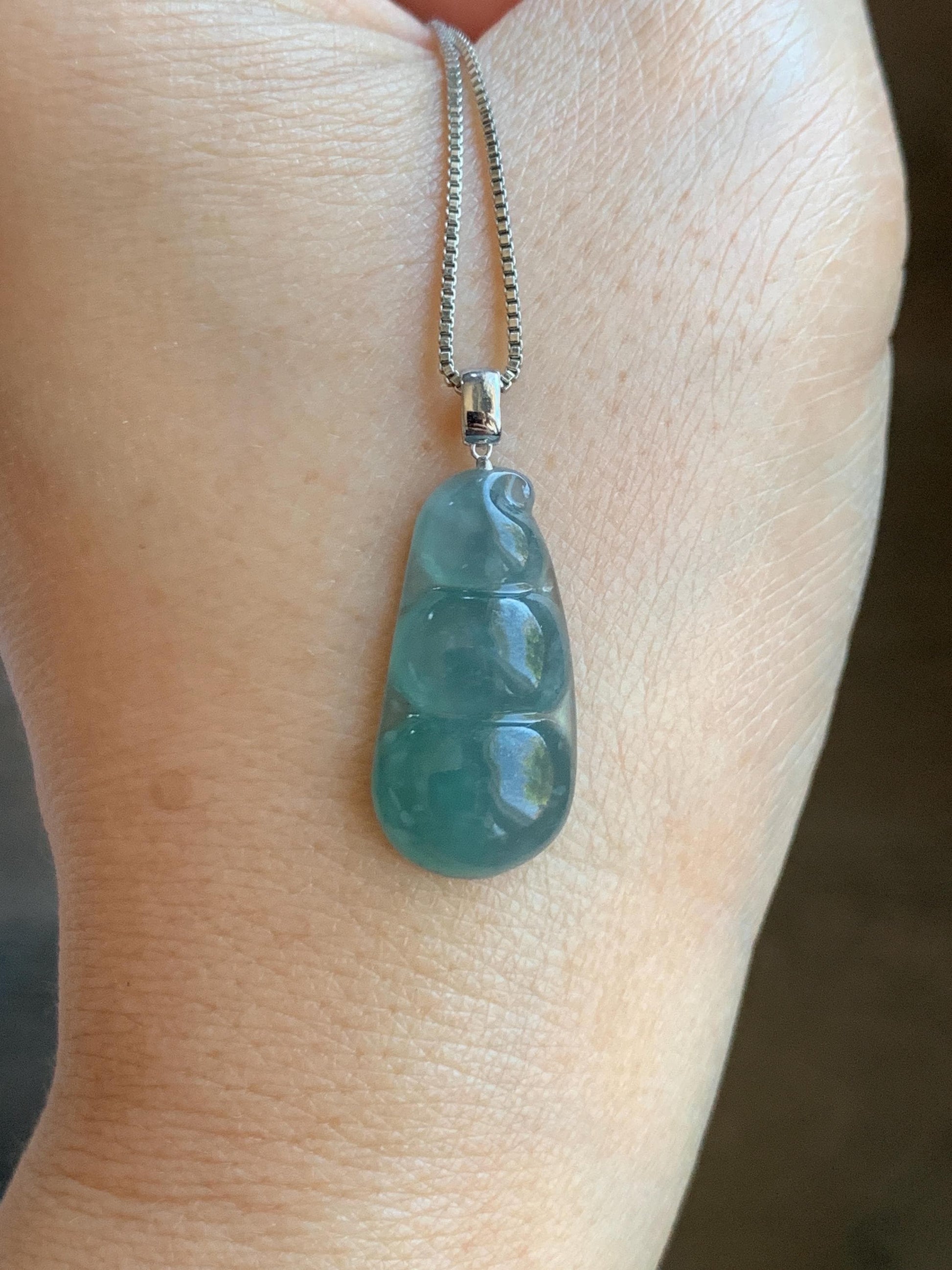 Natural Grade A Guatemalan Icy Translucent Dark Teal Blue Jade Jadeite Carved Peapod Pendant 18K White Gold 3g 天然冰危深蓝翡翠福豆镶嵌吊坠 WDD110A