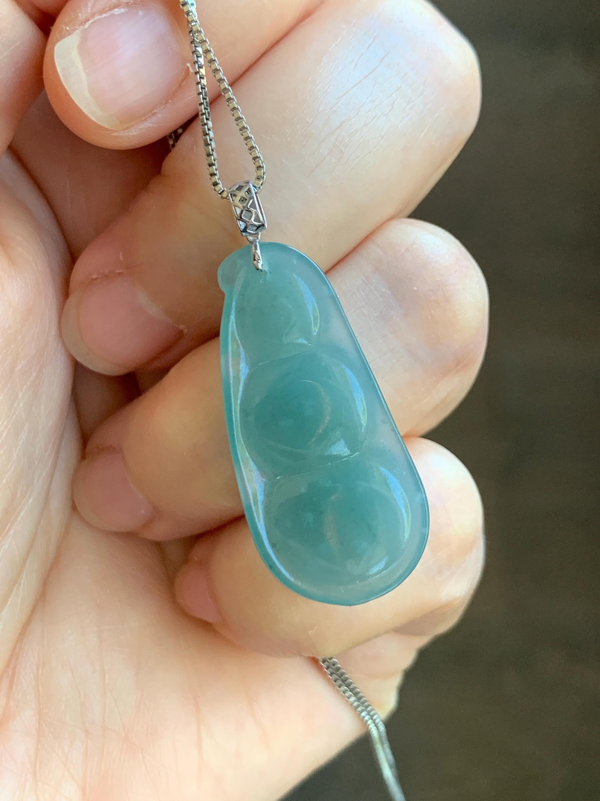 Natural Grade A Guatemalan Icy Translucent Dark Teal Blue Jade Jadeite Carved Peapod Pendant 18K White Gold 5g 天然冰危深蓝翡翠福豆镶嵌吊坠 WDD110B