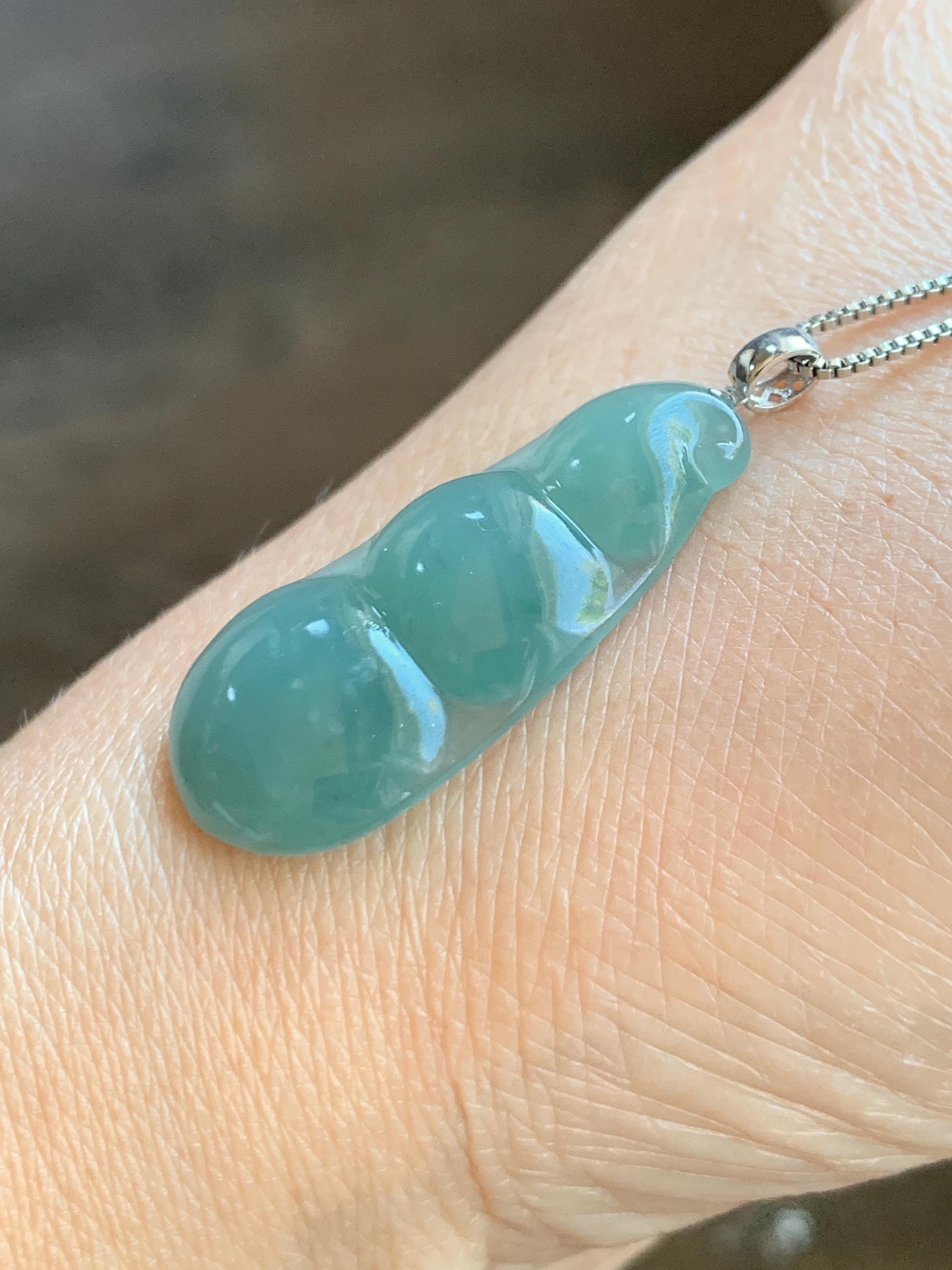 Natural Grade A Guatemalan Icy Translucent Dark Teal Blue Jade Jadeite Carved Peapod Pendant 18K White Gold 5g 天然冰危深蓝翡翠福豆镶嵌吊坠 WDD110B
