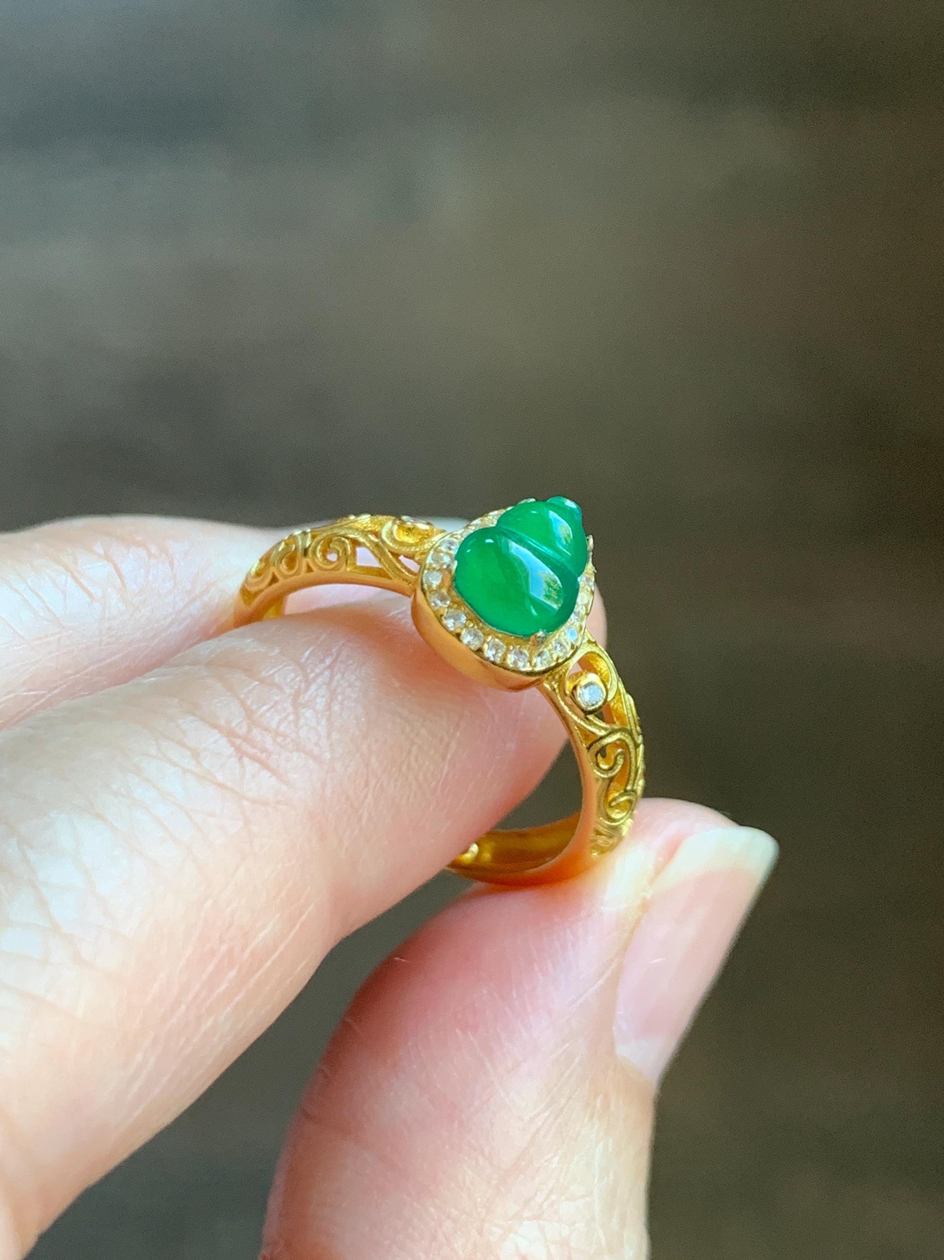 Natural Grade A Guatemalan Icy Translucent Vibrant Green Jade Jadeite Hulu Gourd Ring Sterling Silver Yellow Gold Finish 天然冰危绿翡翠葫芦银镶戒指 WLJ69