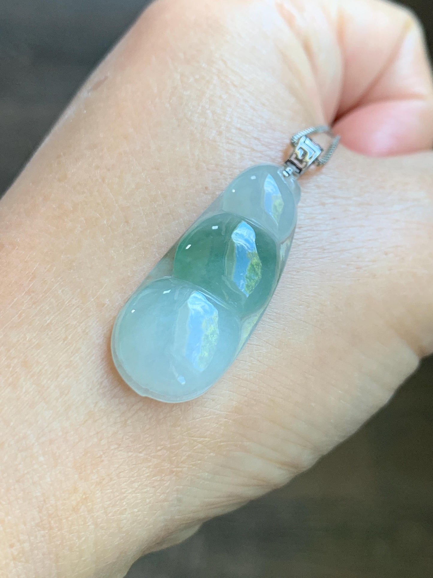 Natural Grade A Icy Translucent Light Green Marbled Jade Jadeite Carved Lucky Peapod Pendant 18K White Gold 4g 天然冰飘花翡翠福豆镶嵌吊坠 MDD230D