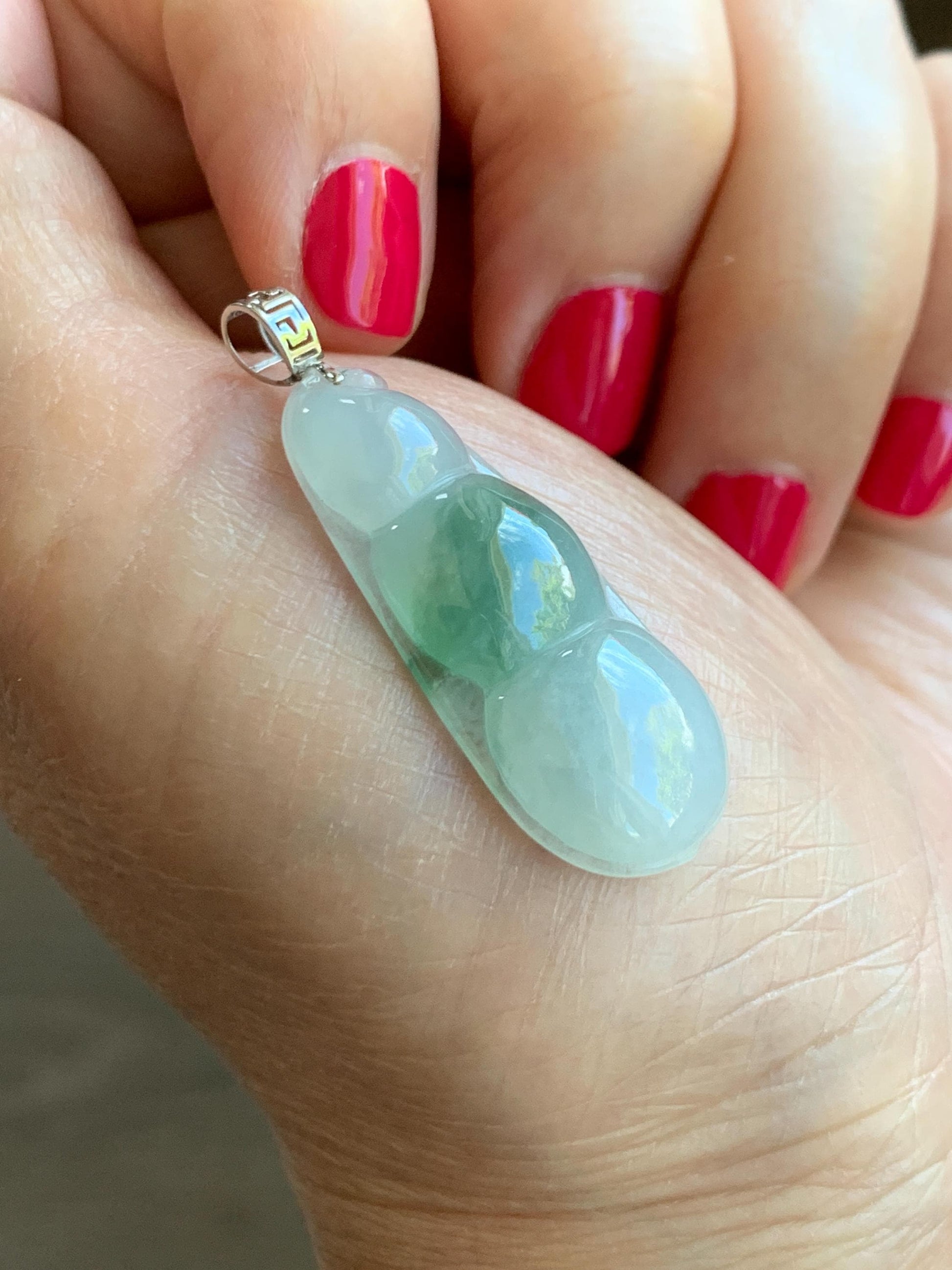 Natural Grade A Icy Translucent Light Green Marbled Jade Jadeite Carved Lucky Peapod Pendant 18K White Gold 4g 天然冰飘花翡翠福豆镶嵌吊坠 MDD230D