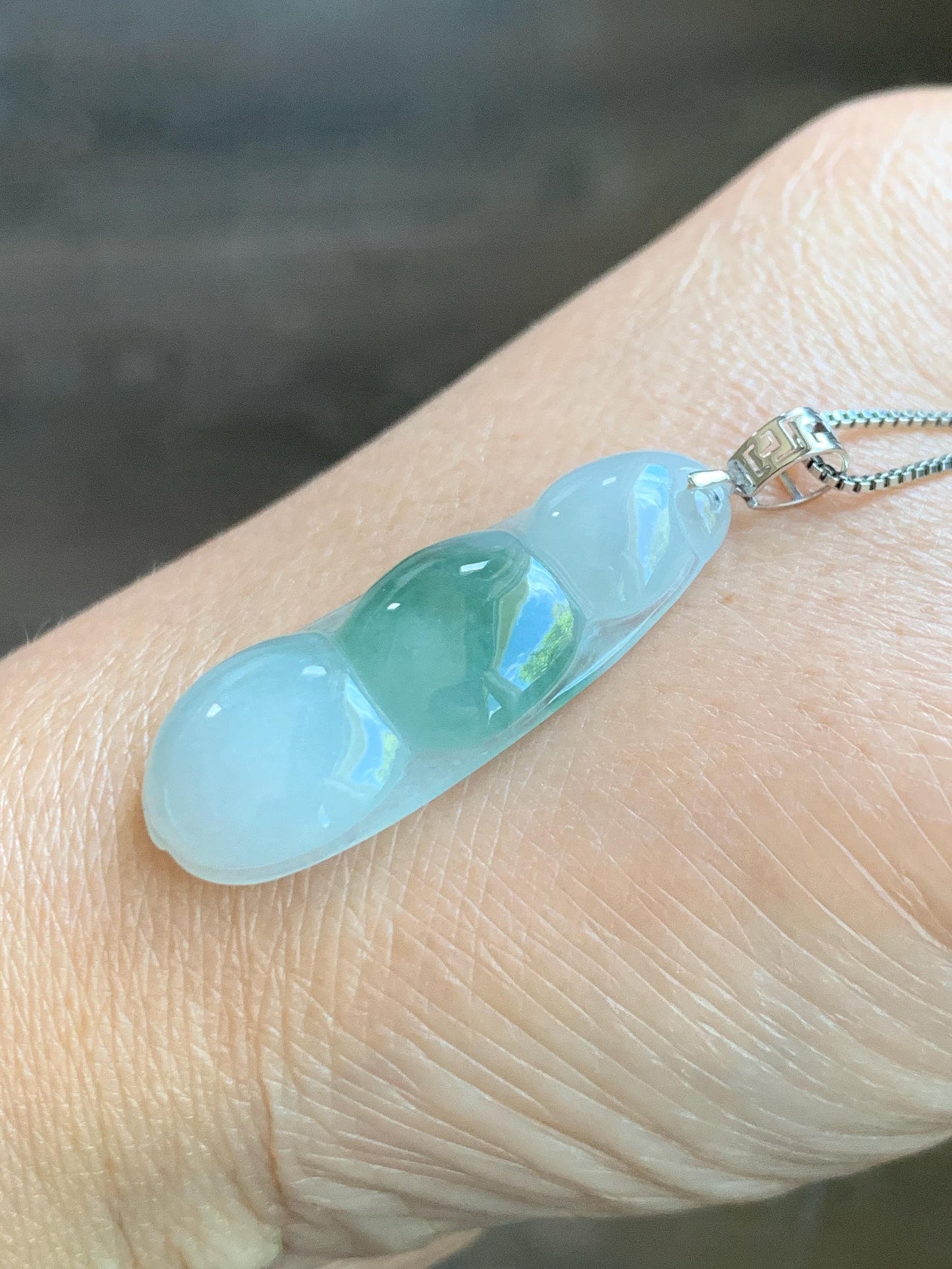 Natural Grade A Icy Translucent Light Green Marbled Jade Jadeite Carved Lucky Peapod Pendant 18K White Gold 4g 天然冰飘花翡翠福豆镶嵌吊坠 MDD230D