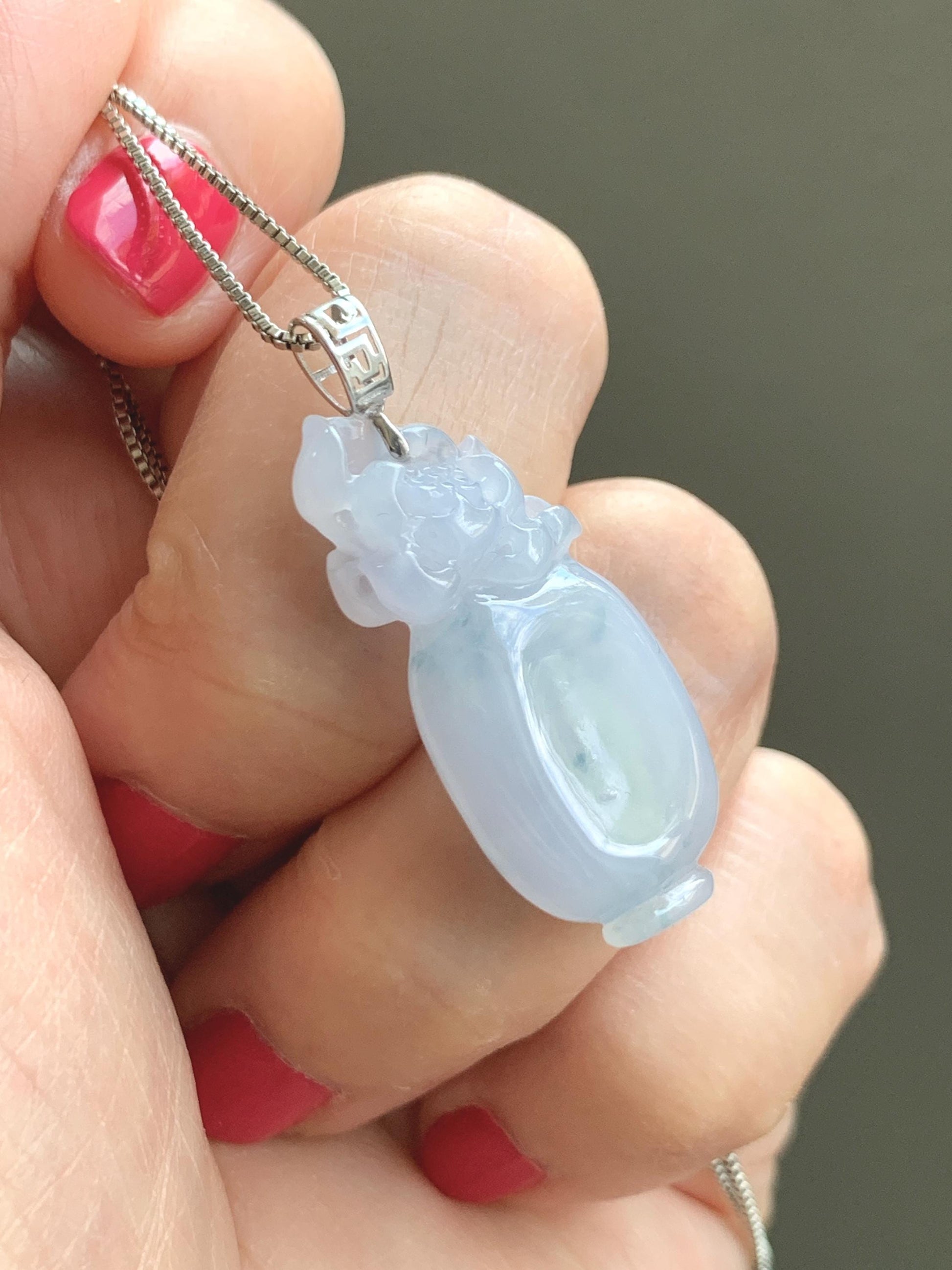 Natural Grade A Icy Translucent Gelatinous Pastel Purple Jade Jadeite Lotus Flower Vase Pendant 18K White Gold 5g 天然冰胶淡蓝紫飘花翡翠莲花宝瓶吊坠 MHP376A