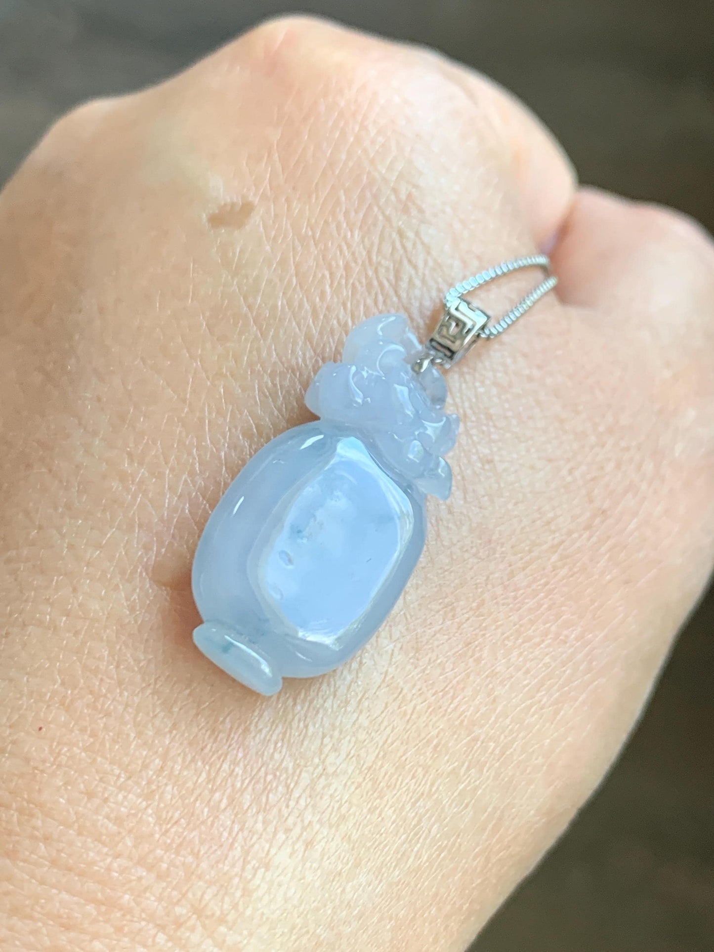 Natural Grade A Icy Translucent Gelatinous Pastel Purple Jade Jadeite Lotus Flower Vase Pendant 18K White Gold 5g 天然冰胶淡蓝紫飘花翡翠莲花宝瓶吊坠 MHP376A