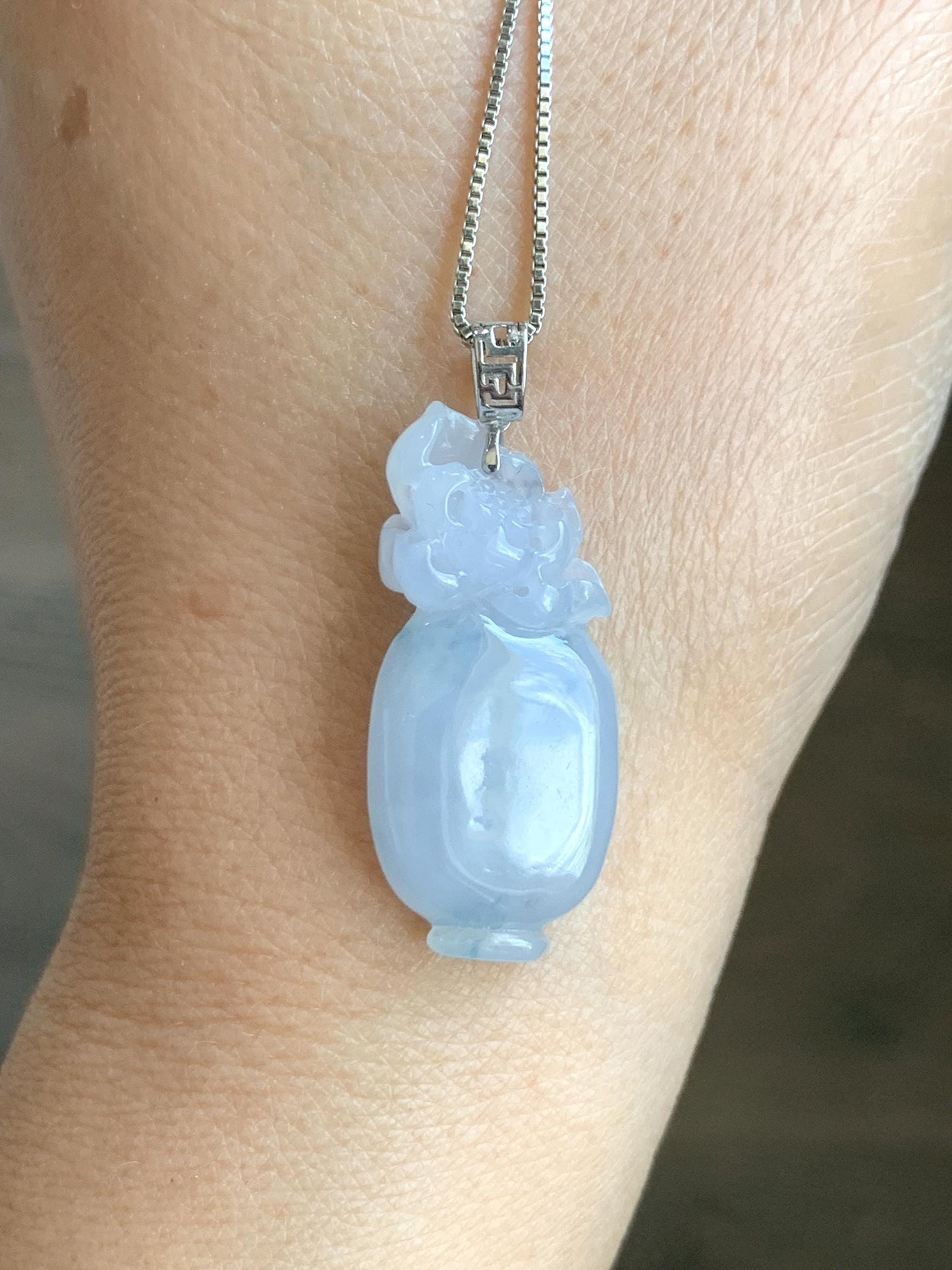 Natural Grade A Icy Translucent Gelatinous Pastel Purple Jade Jadeite Lotus Flower Vase Pendant 18K White Gold 5g 天然冰胶淡蓝紫飘花翡翠莲花宝瓶吊坠 MHP376A