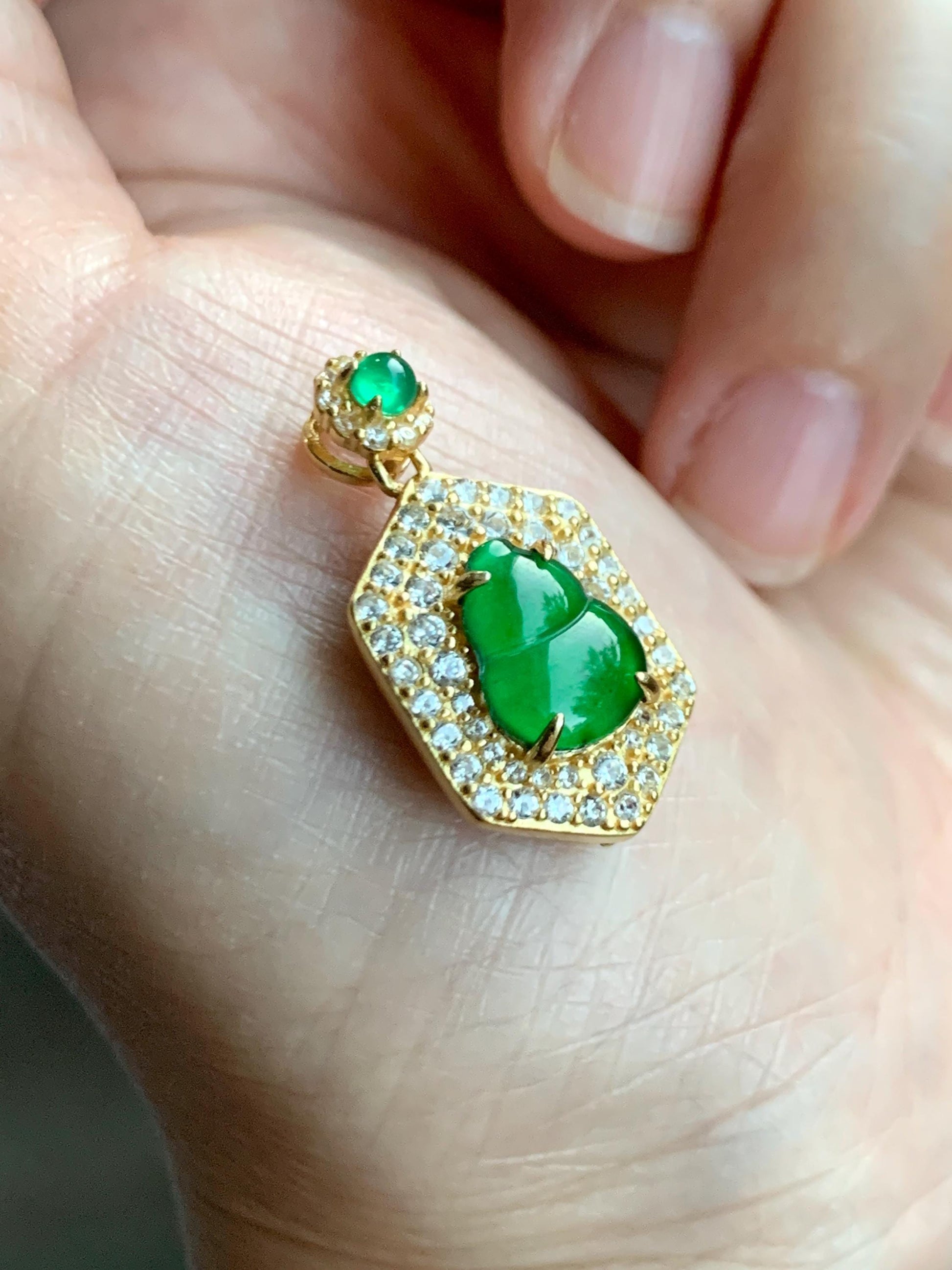 Natural Grade A Guatemalan Icy Translucent Vibrant Green Jade Jadeite Gourd Hulu Pendant Sterling Silver 天然冰危绿翡翠葫芦项链 JWH110A