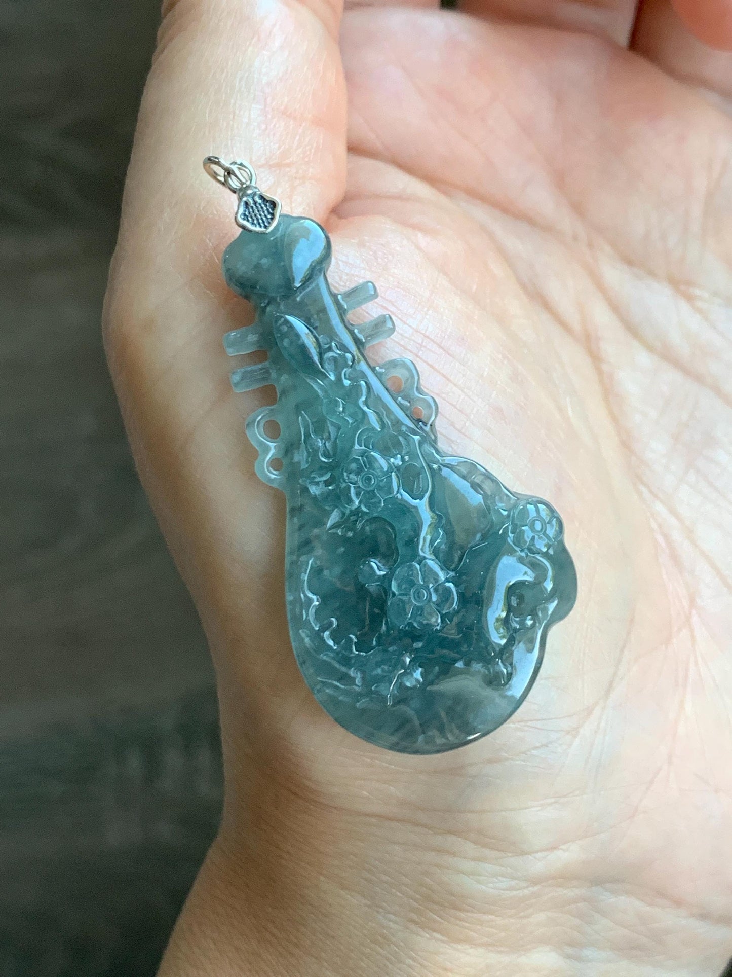 Natural Grade A Guatemalan Icy Translucent Wuji Jade Jadeite Lute Pipa & Cherry Blossom Pendant Sterling Silver 9g 天然冰危乌鸡翡翠知音梅花枝吊坠 WWU138