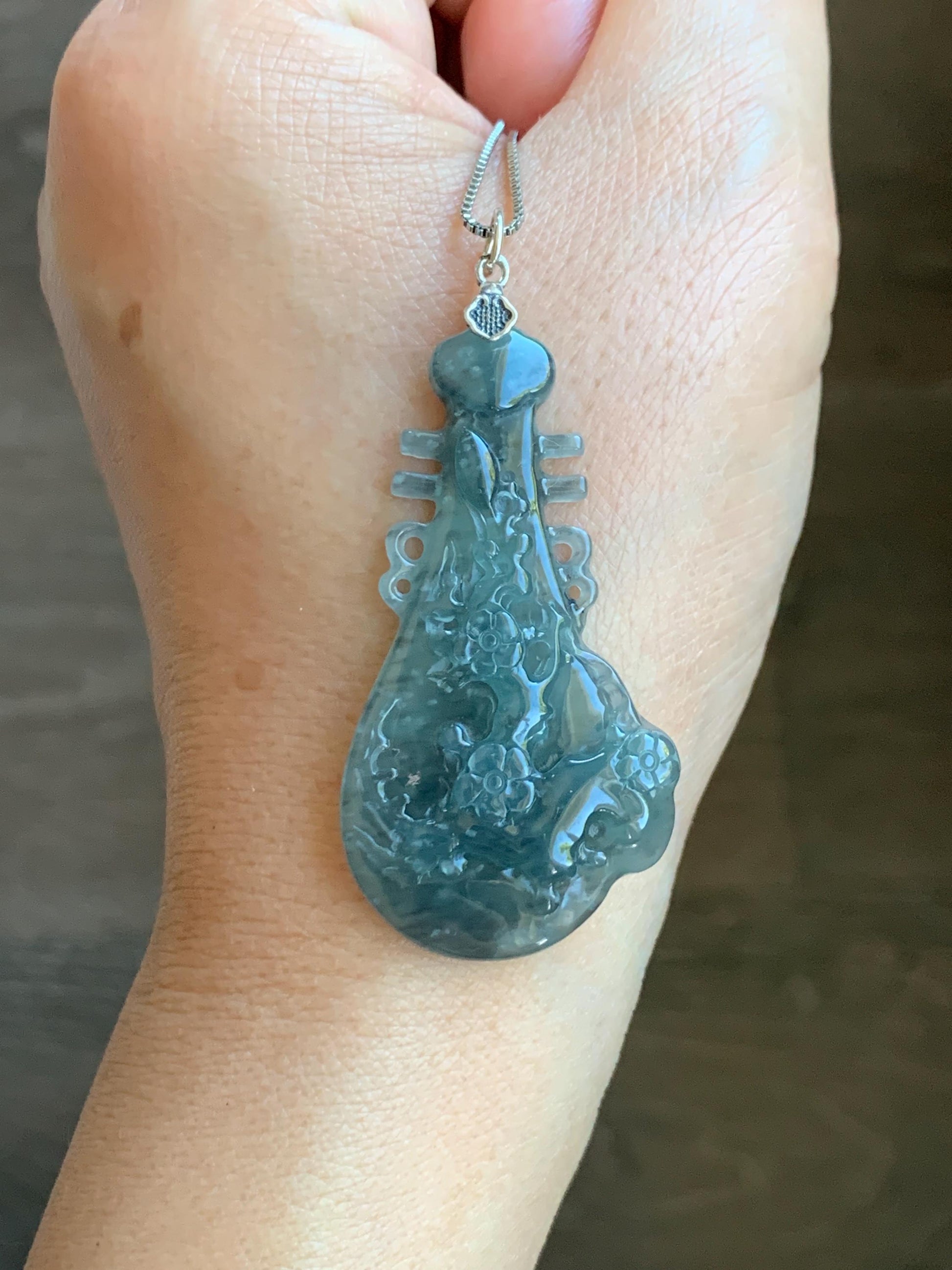 Natural Grade A Guatemalan Icy Translucent Wuji Jade Jadeite Lute Pipa & Cherry Blossom Pendant Sterling Silver 9g 天然冰危乌鸡翡翠知音梅花枝吊坠 WWU138